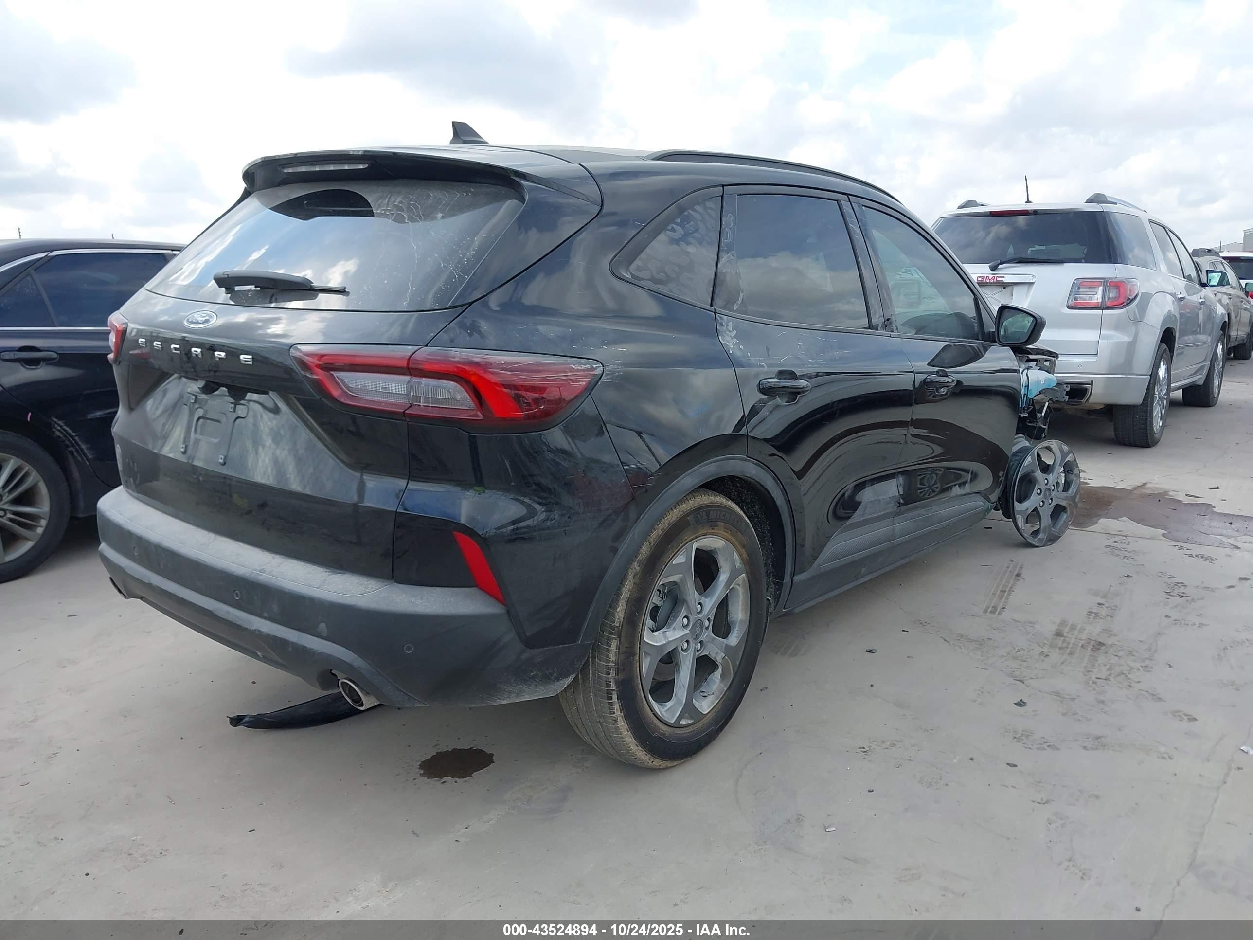 FORD ESCAPE image 4