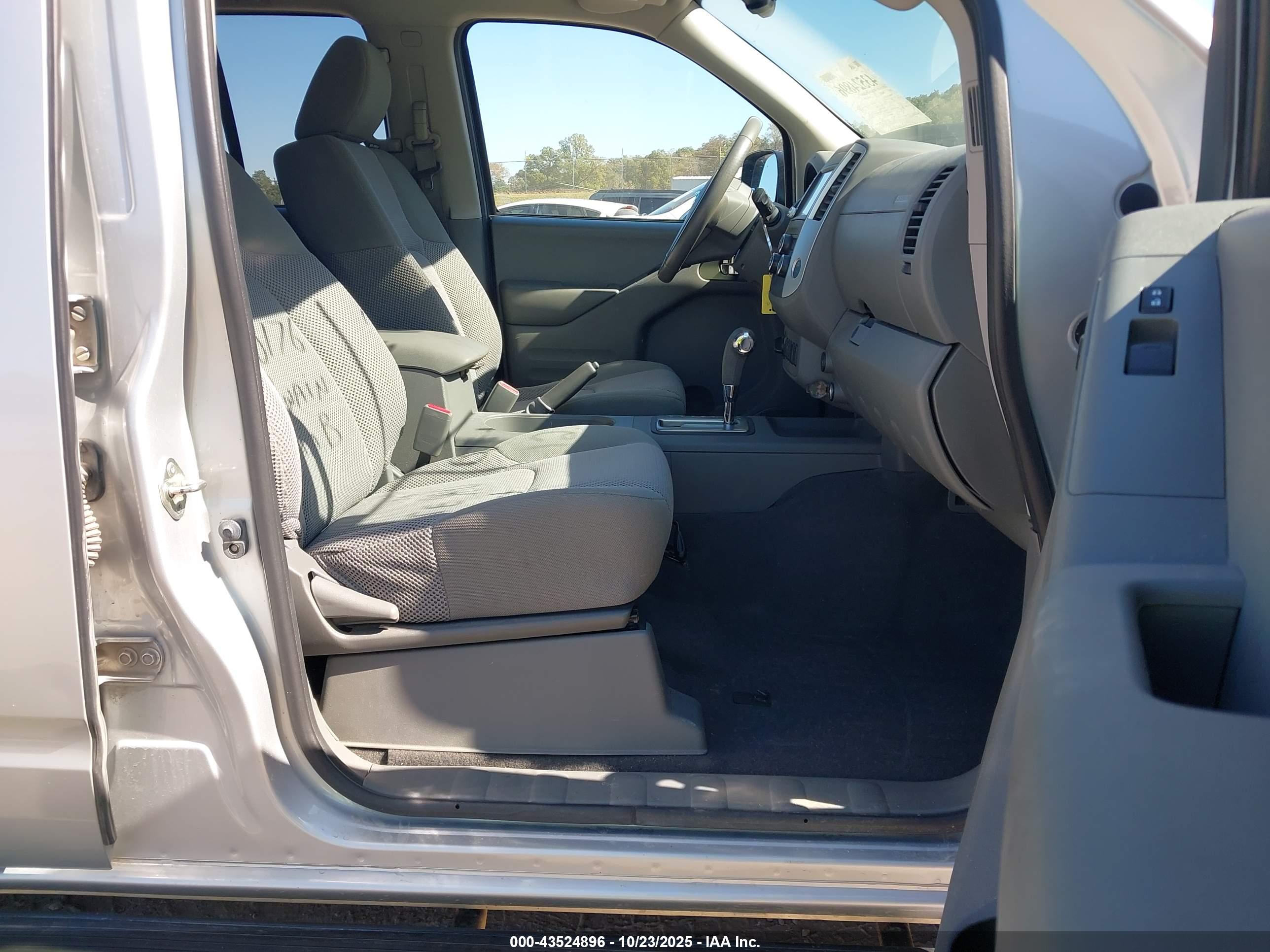 NISSAN FRONTIER image 5