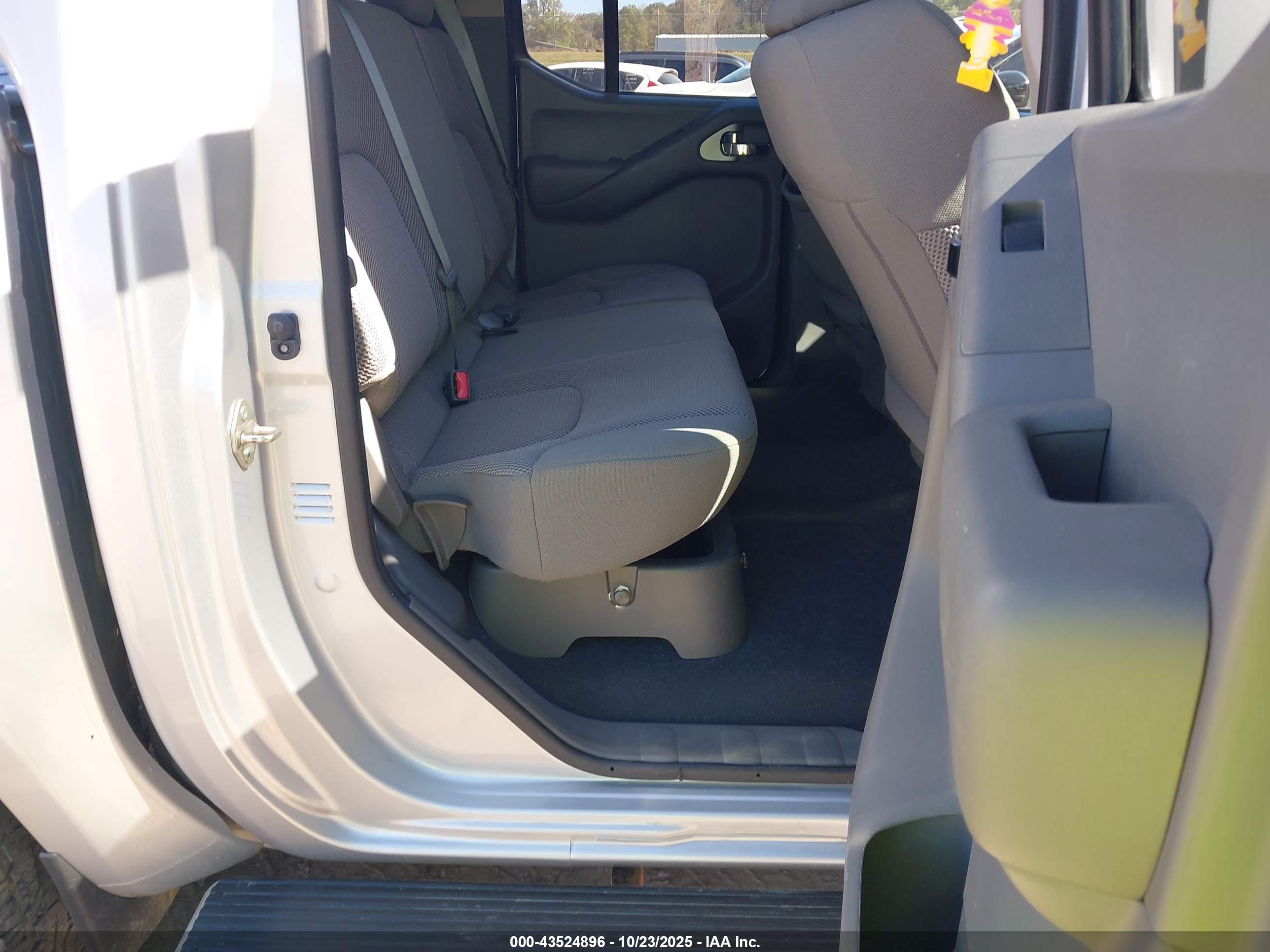 NISSAN FRONTIER image 8