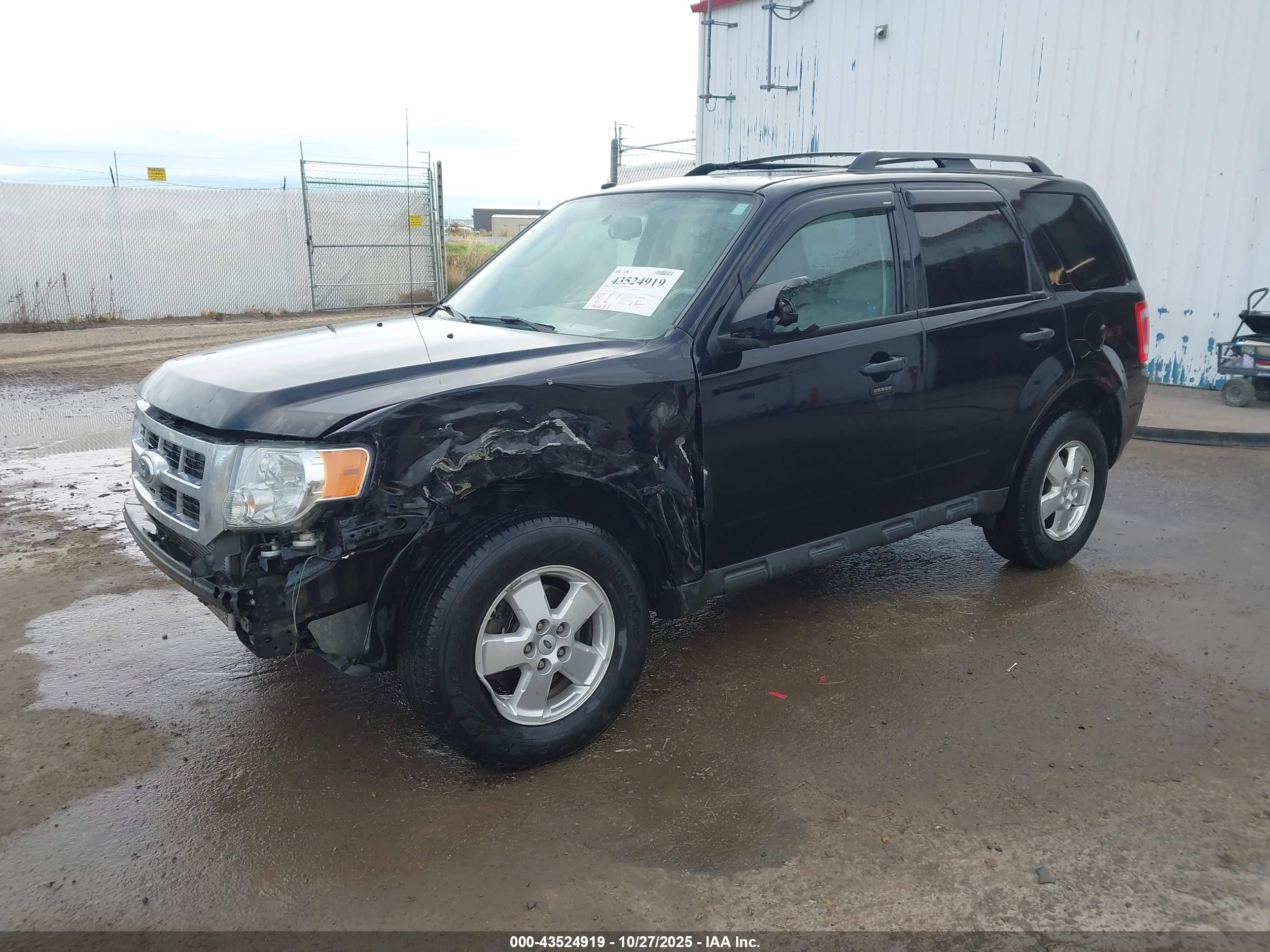 FORD ESCAPE image 2