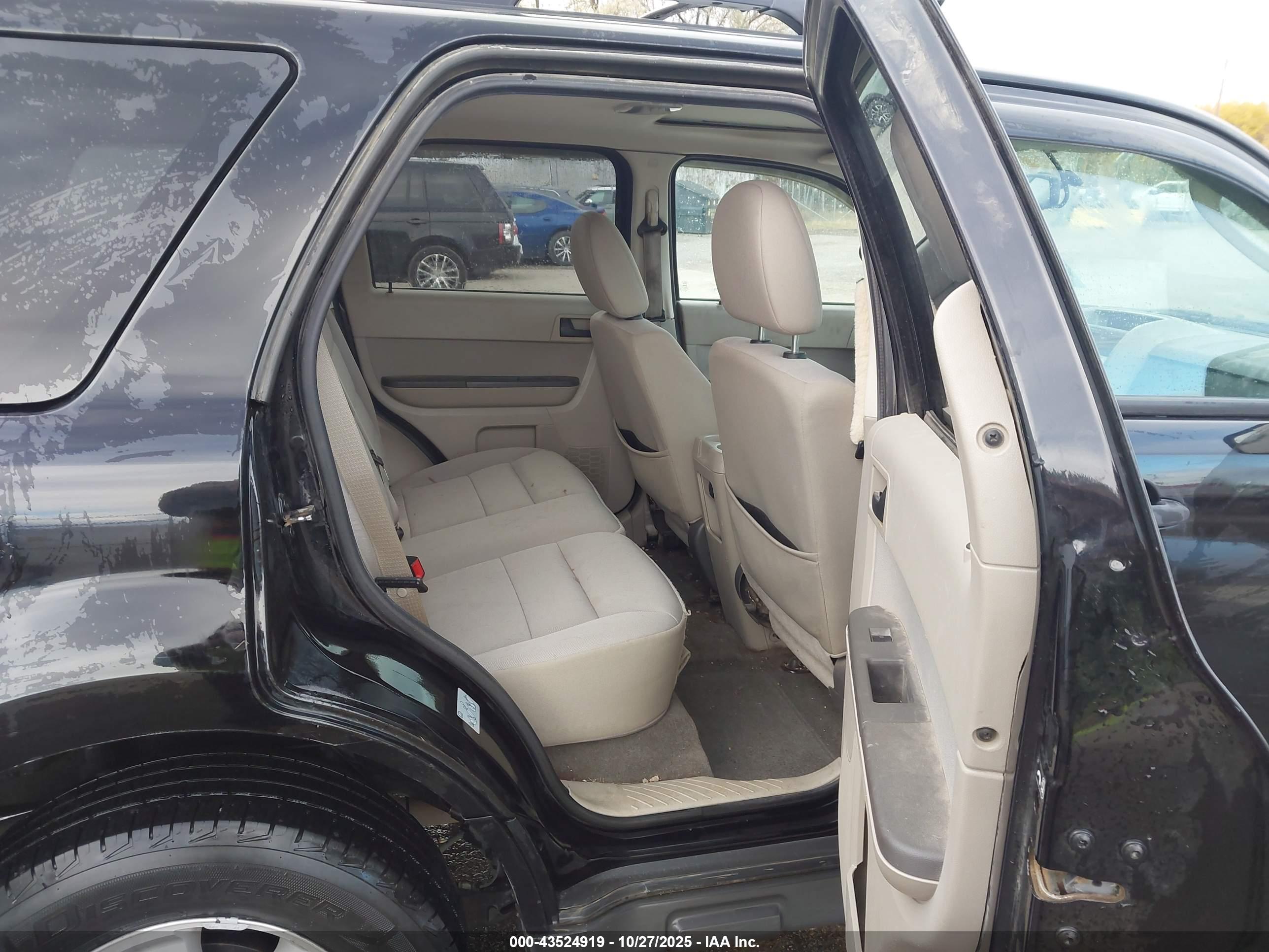 FORD ESCAPE image 8