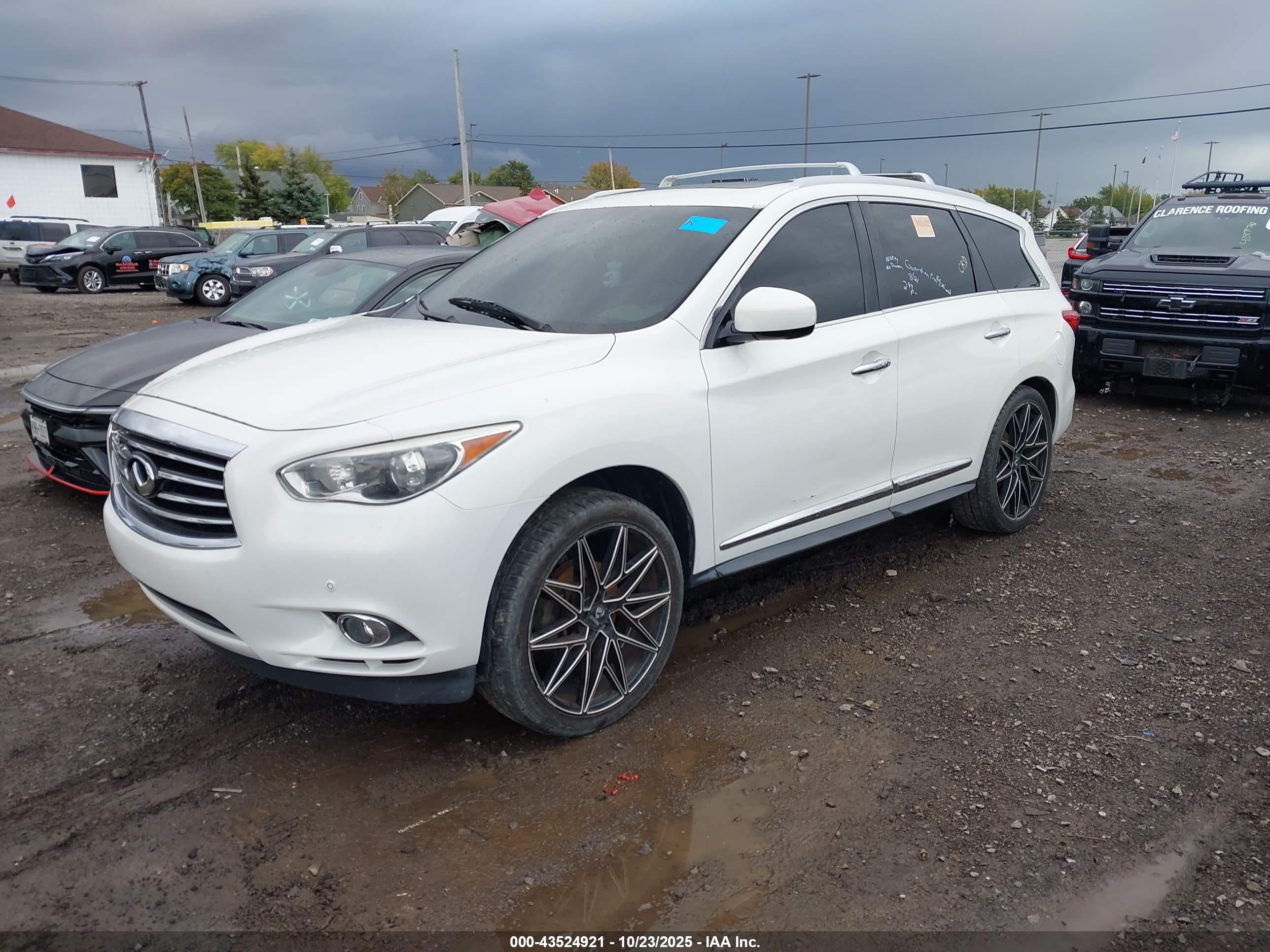 INFINITI JX35 image 2
