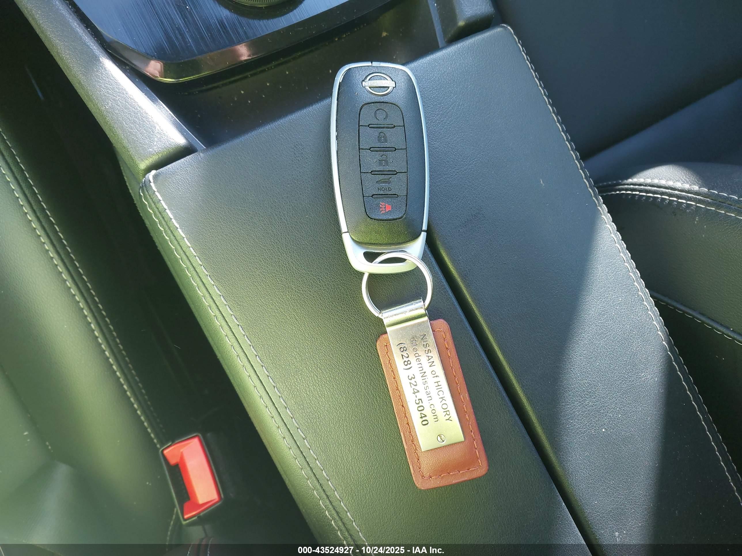 NISSAN ROGUE image 11