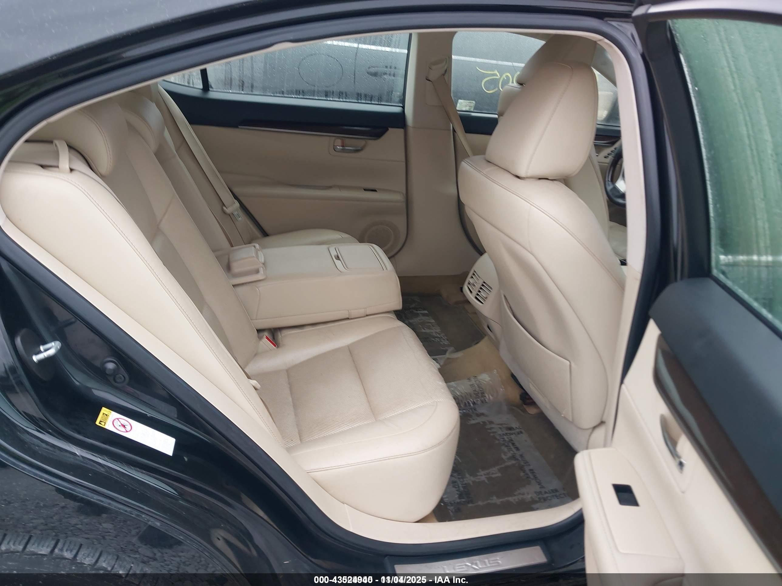 LEXUS ES image 8
