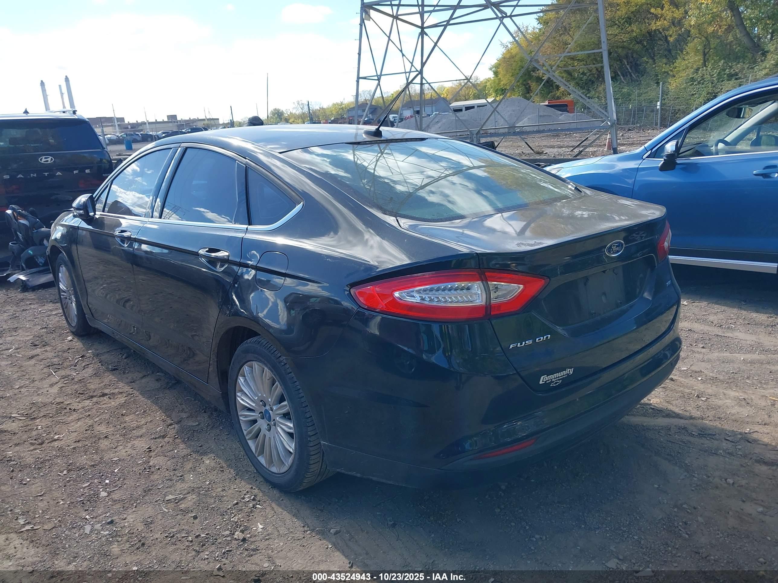 FORD FUSION image 3