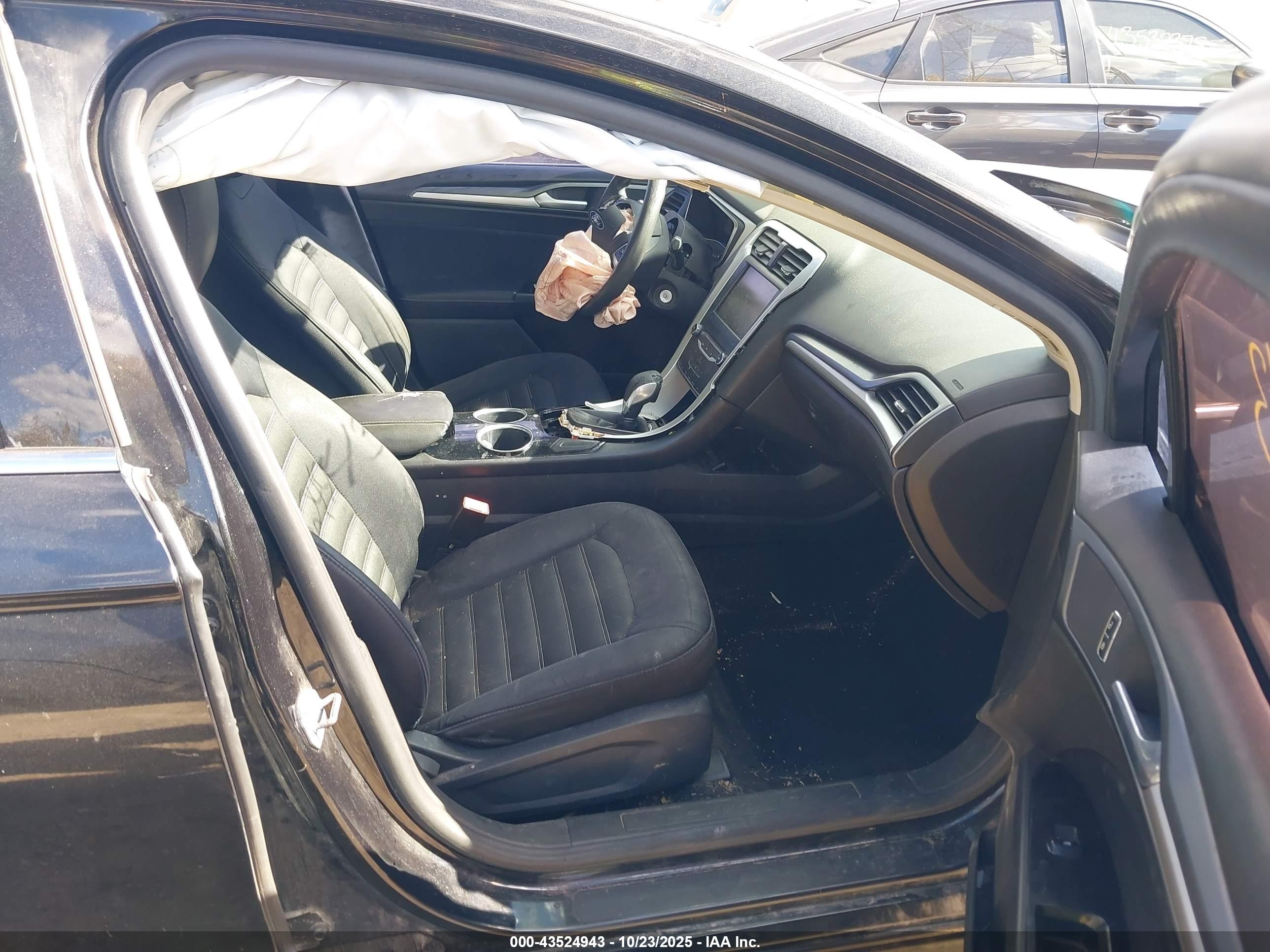 FORD FUSION image 5
