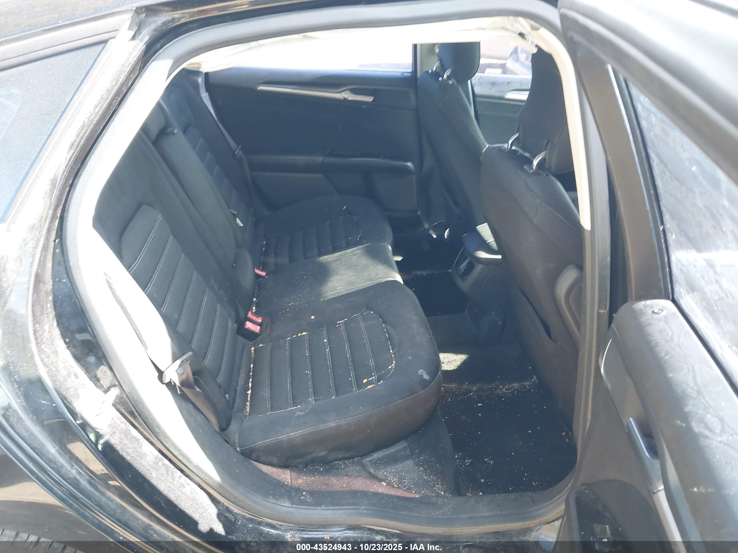 FORD FUSION image 8