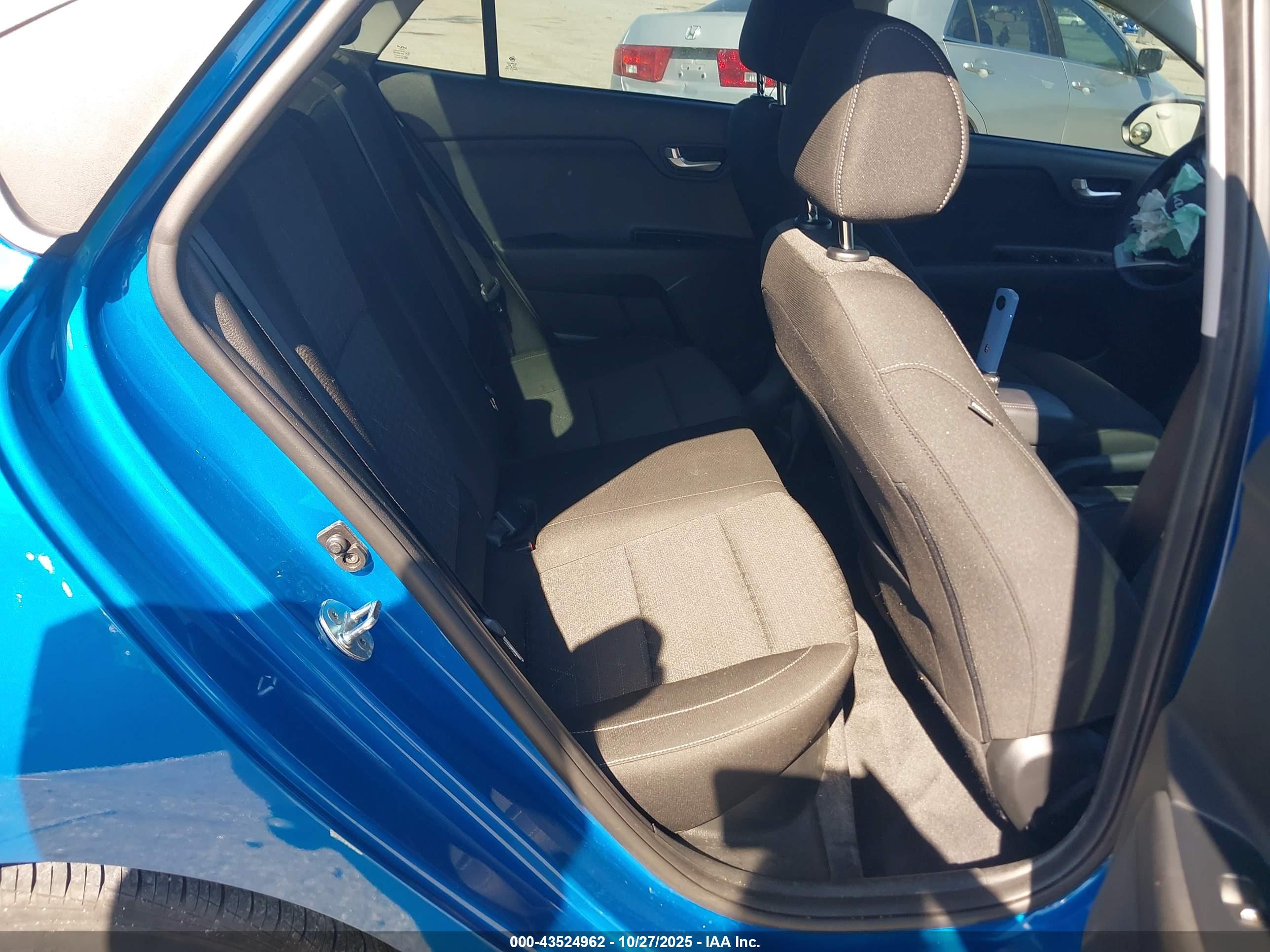 KIA RIO image 8