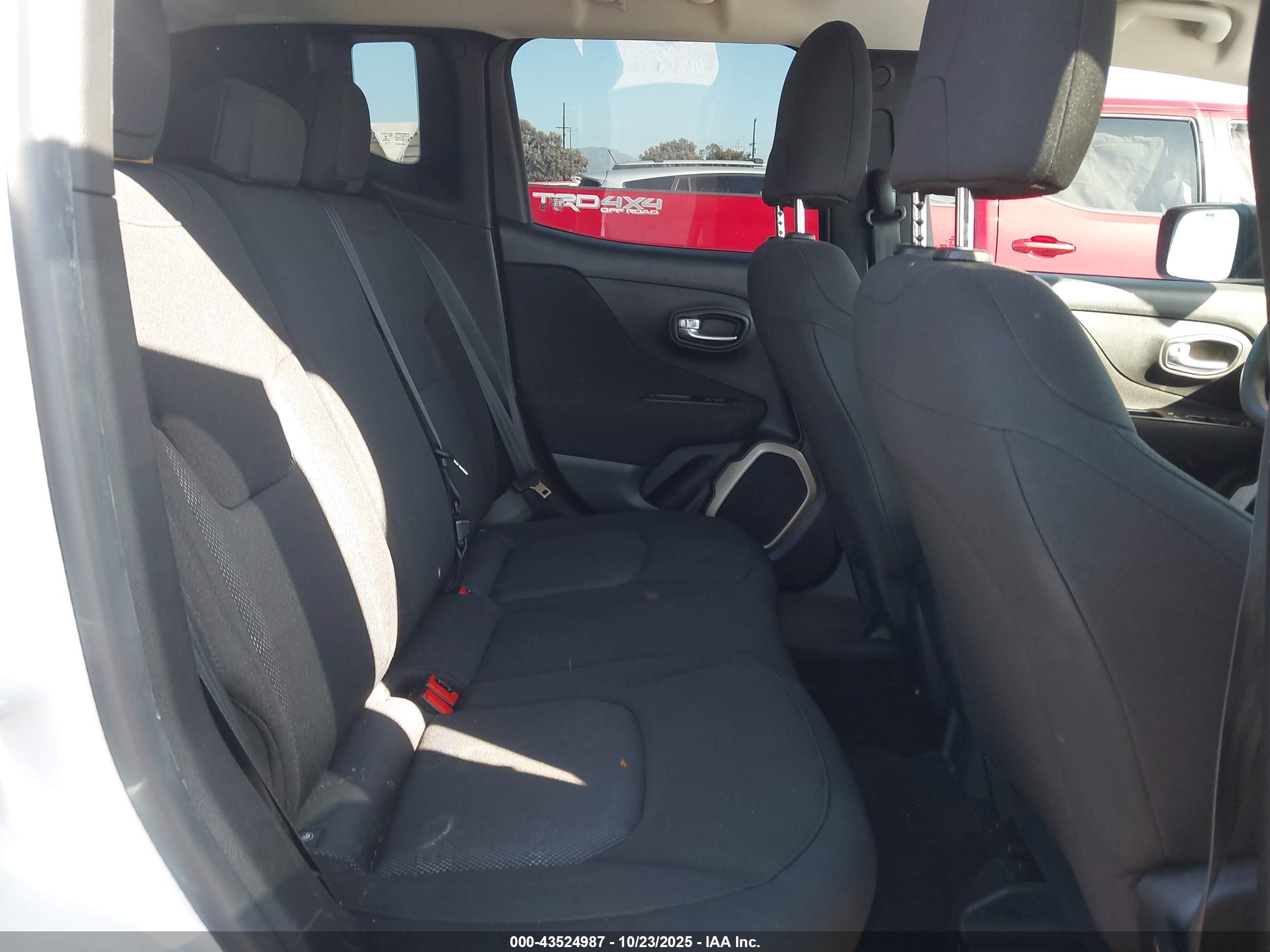JEEP RENEGADE image 8