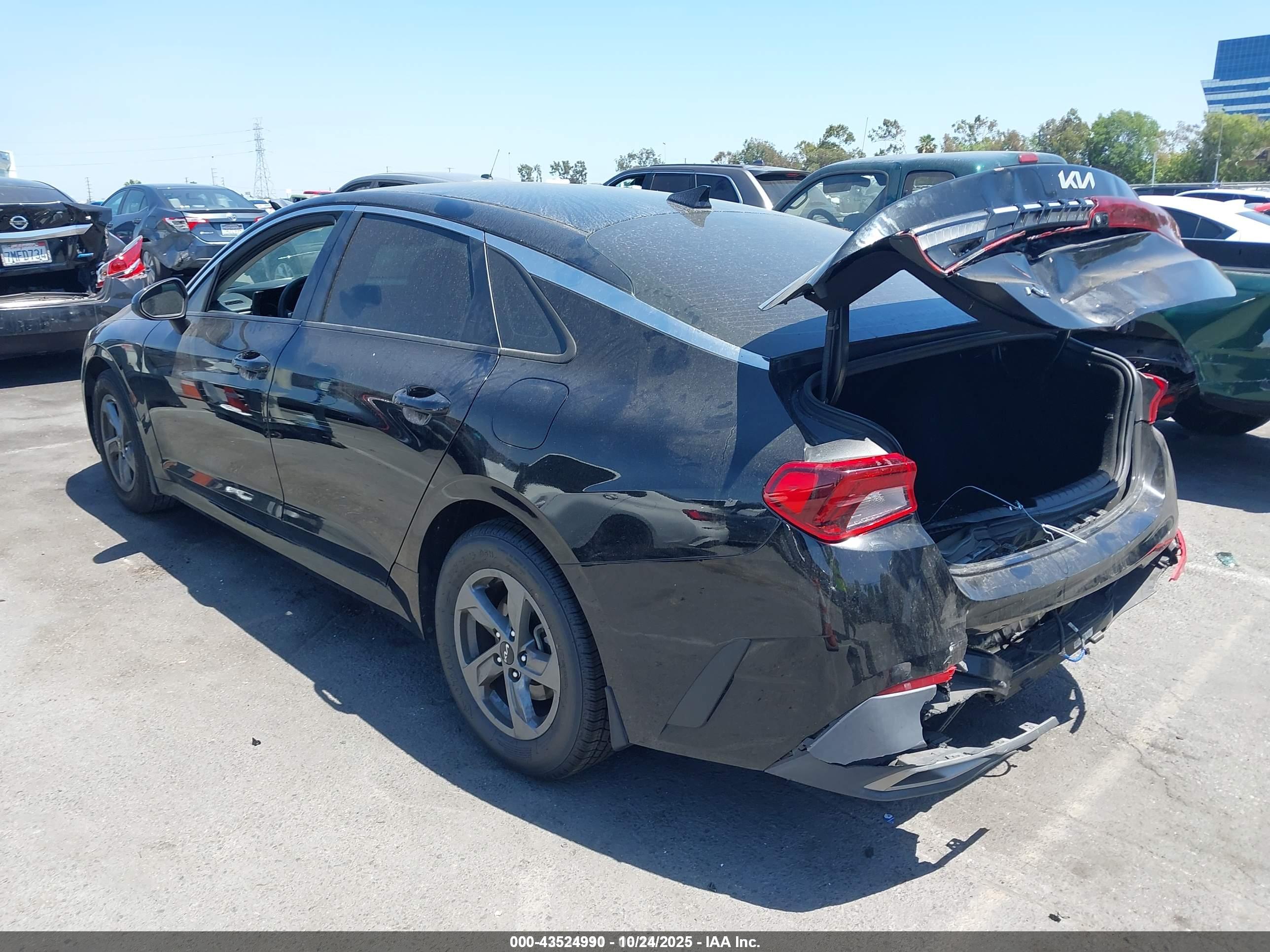 KIA K5 image 3