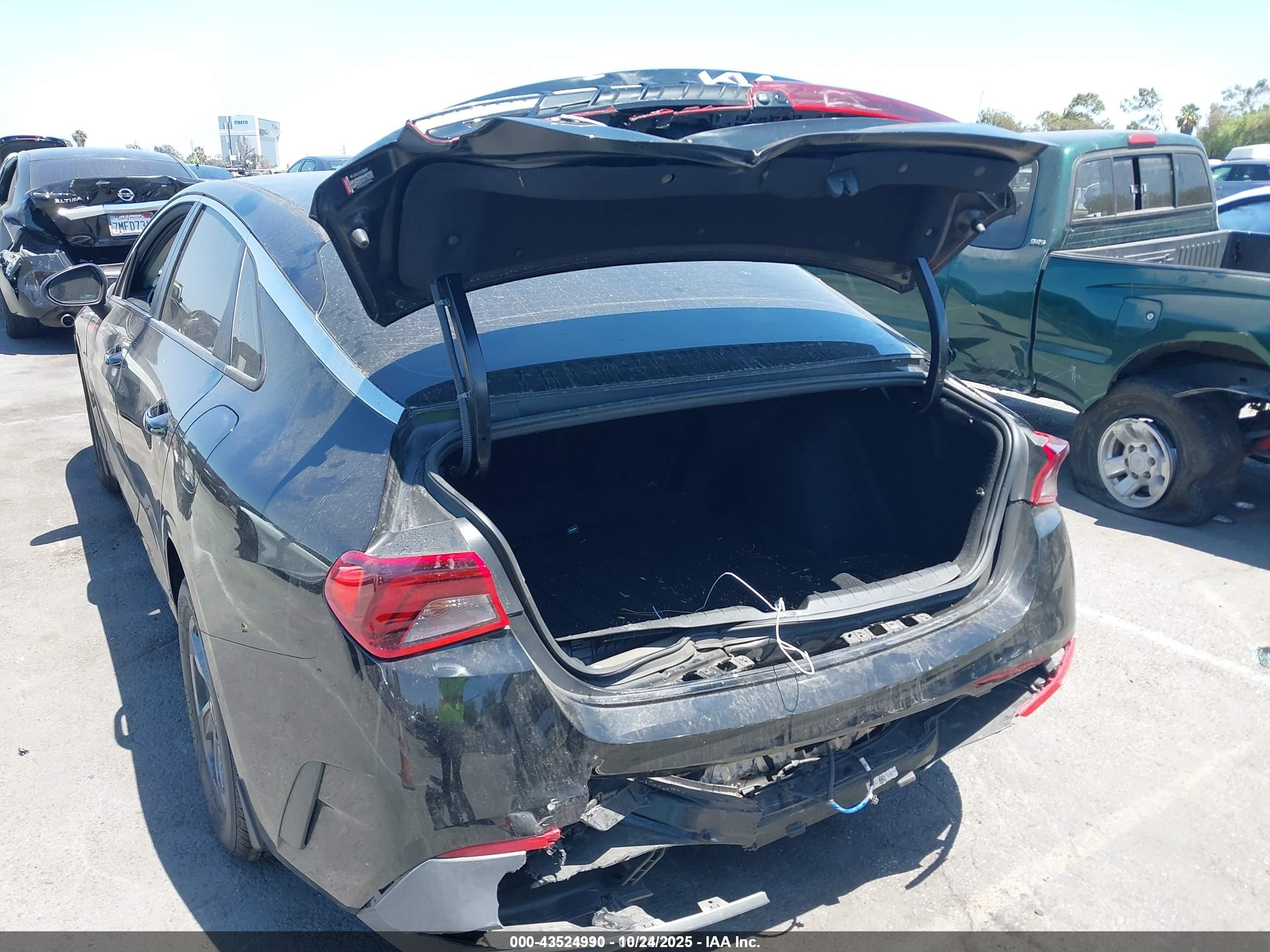 KIA K5 image 6