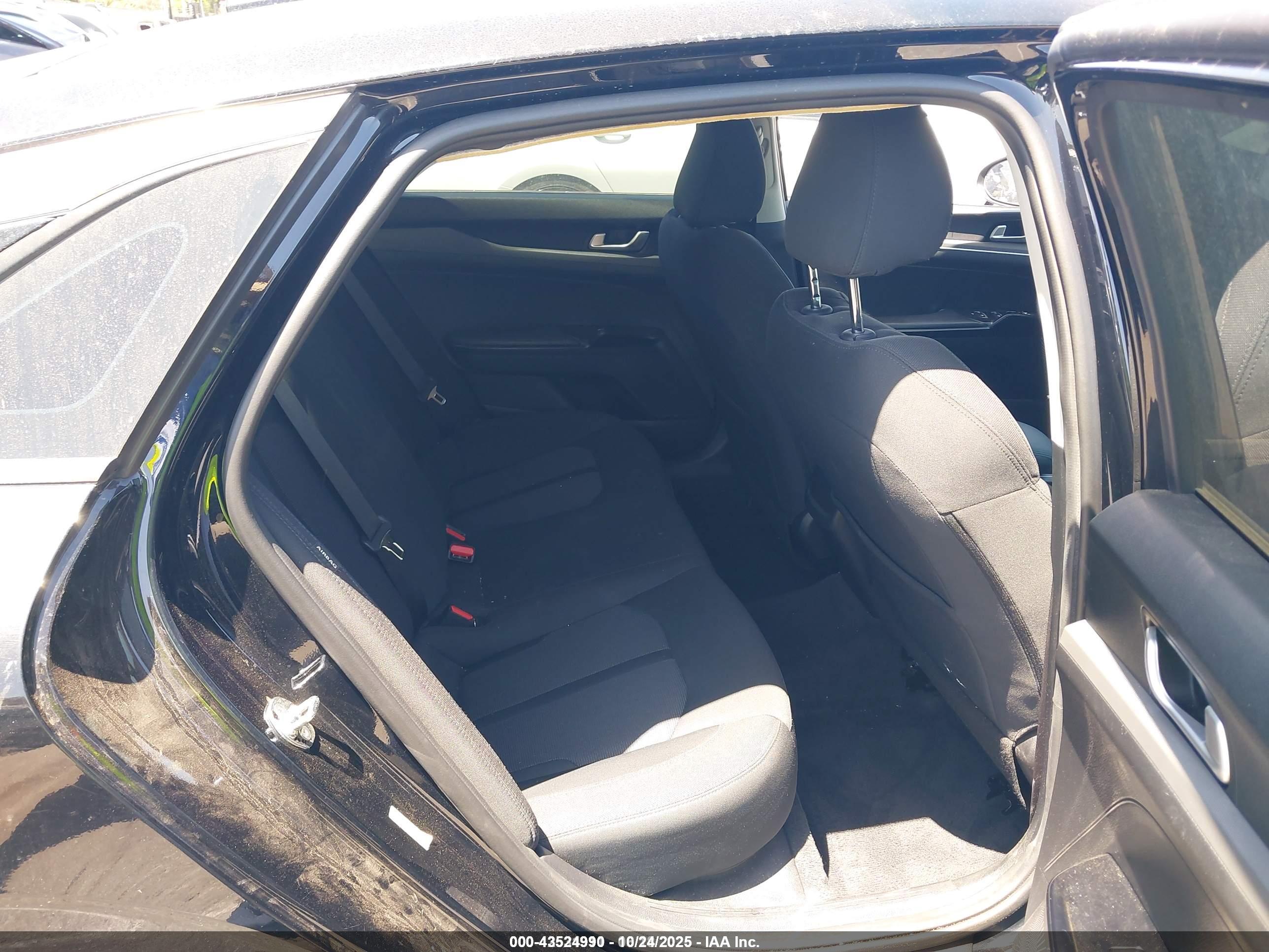 KIA K5 image 8