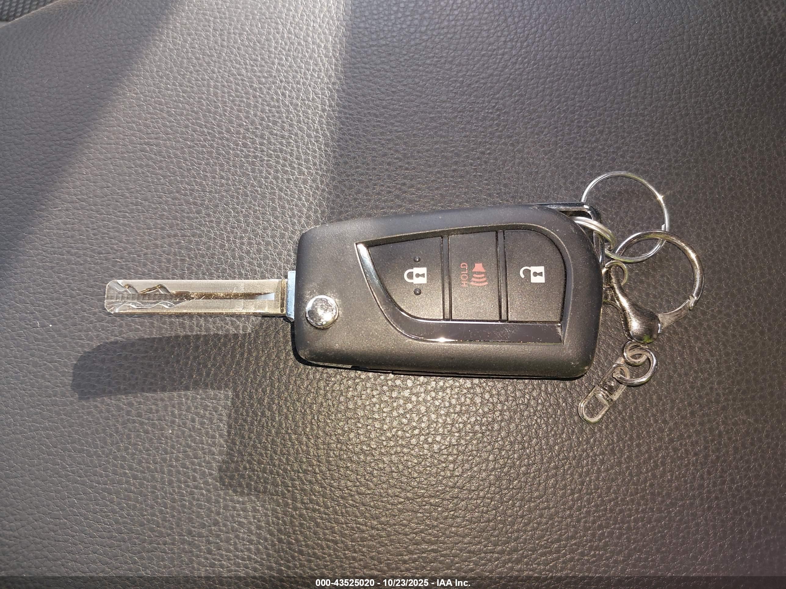 TOYOTA RAV4 image 11