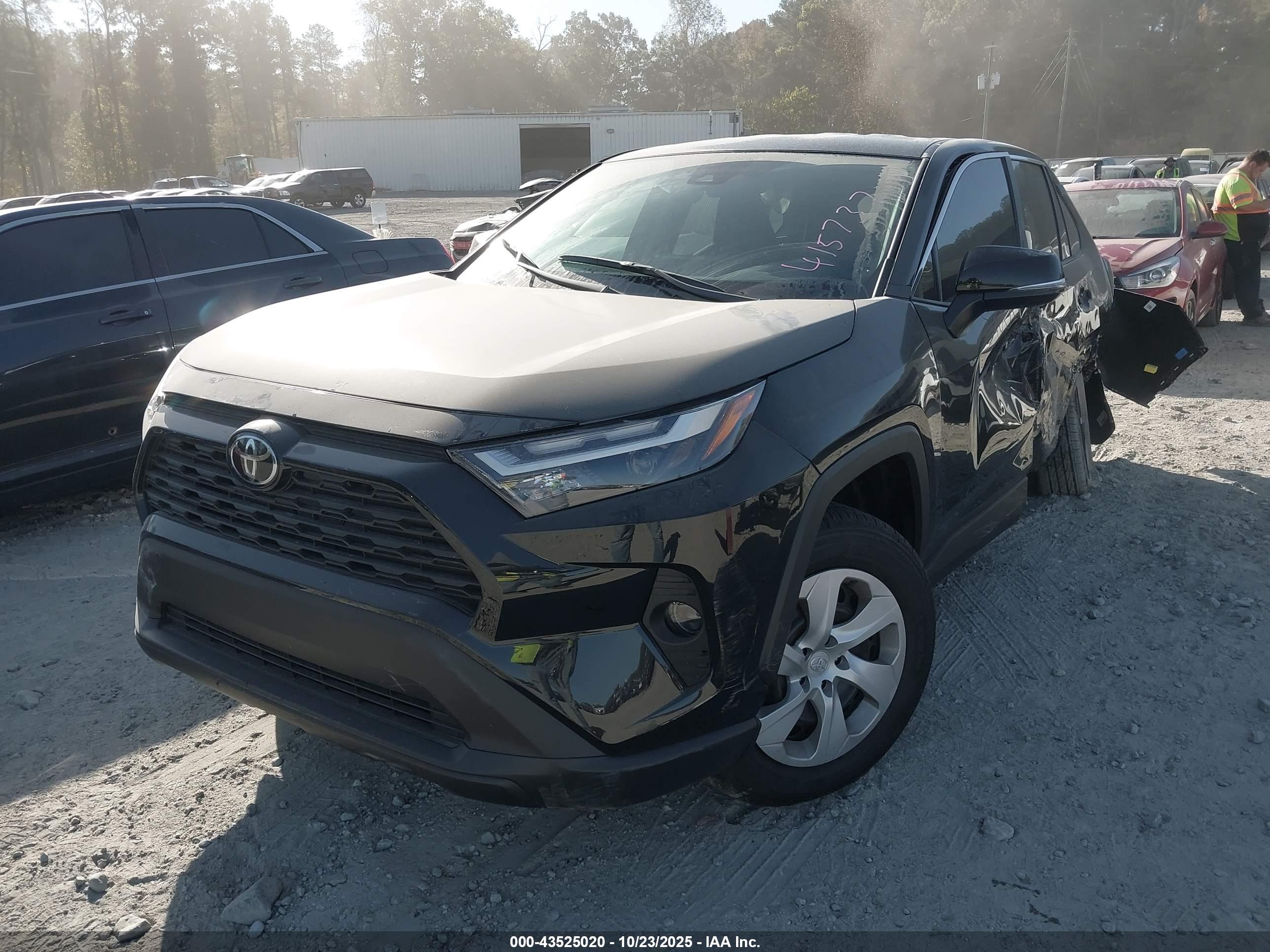 TOYOTA RAV4 image 2