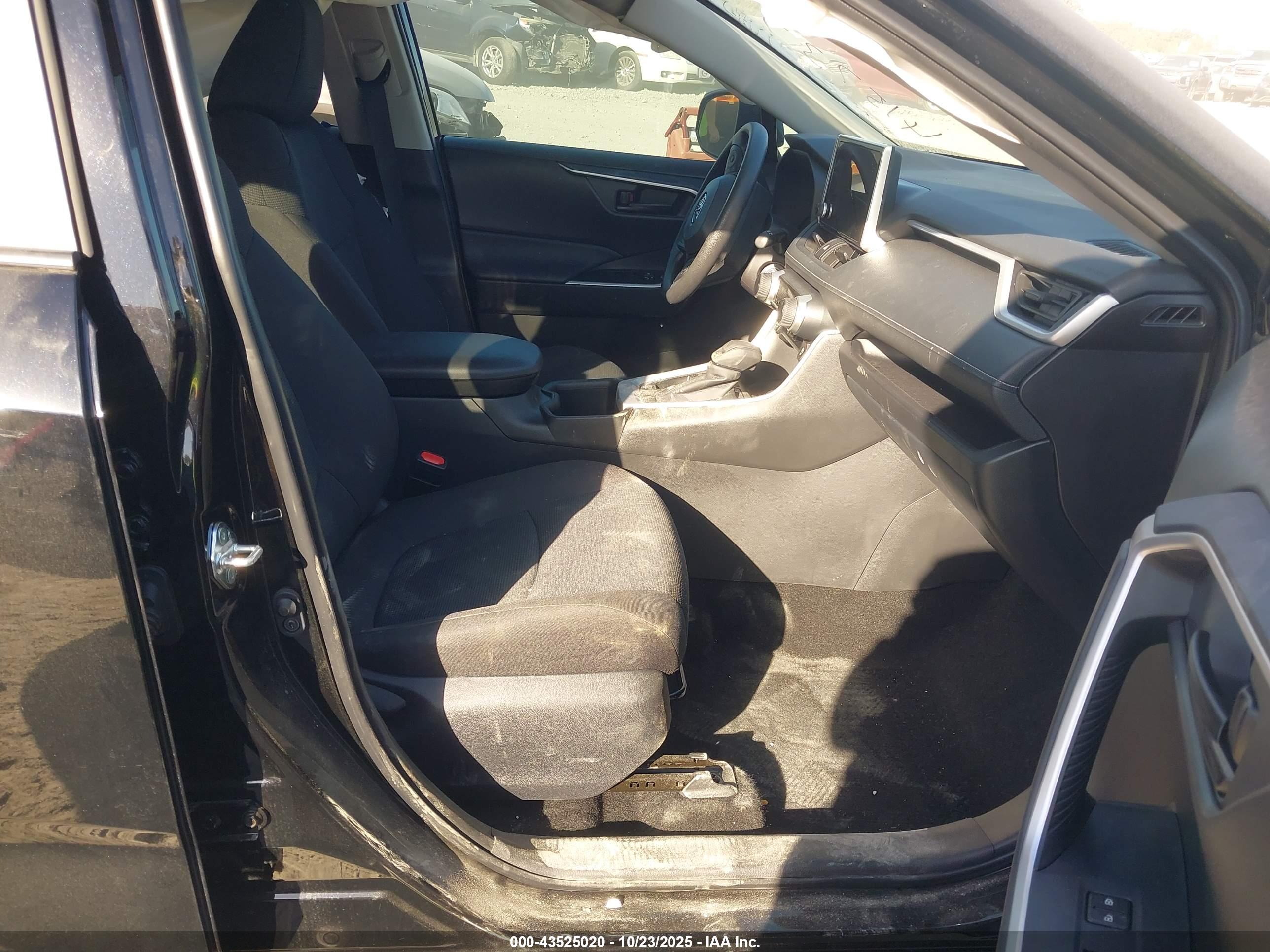 TOYOTA RAV4 image 5