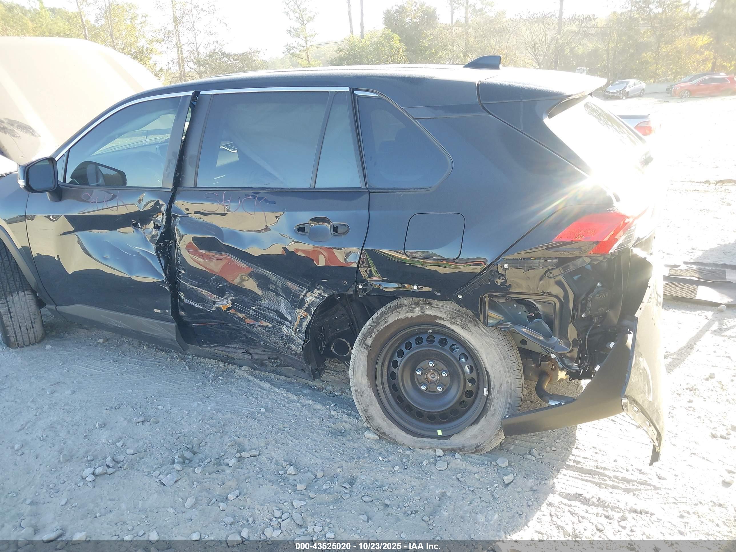 TOYOTA RAV4 image 6