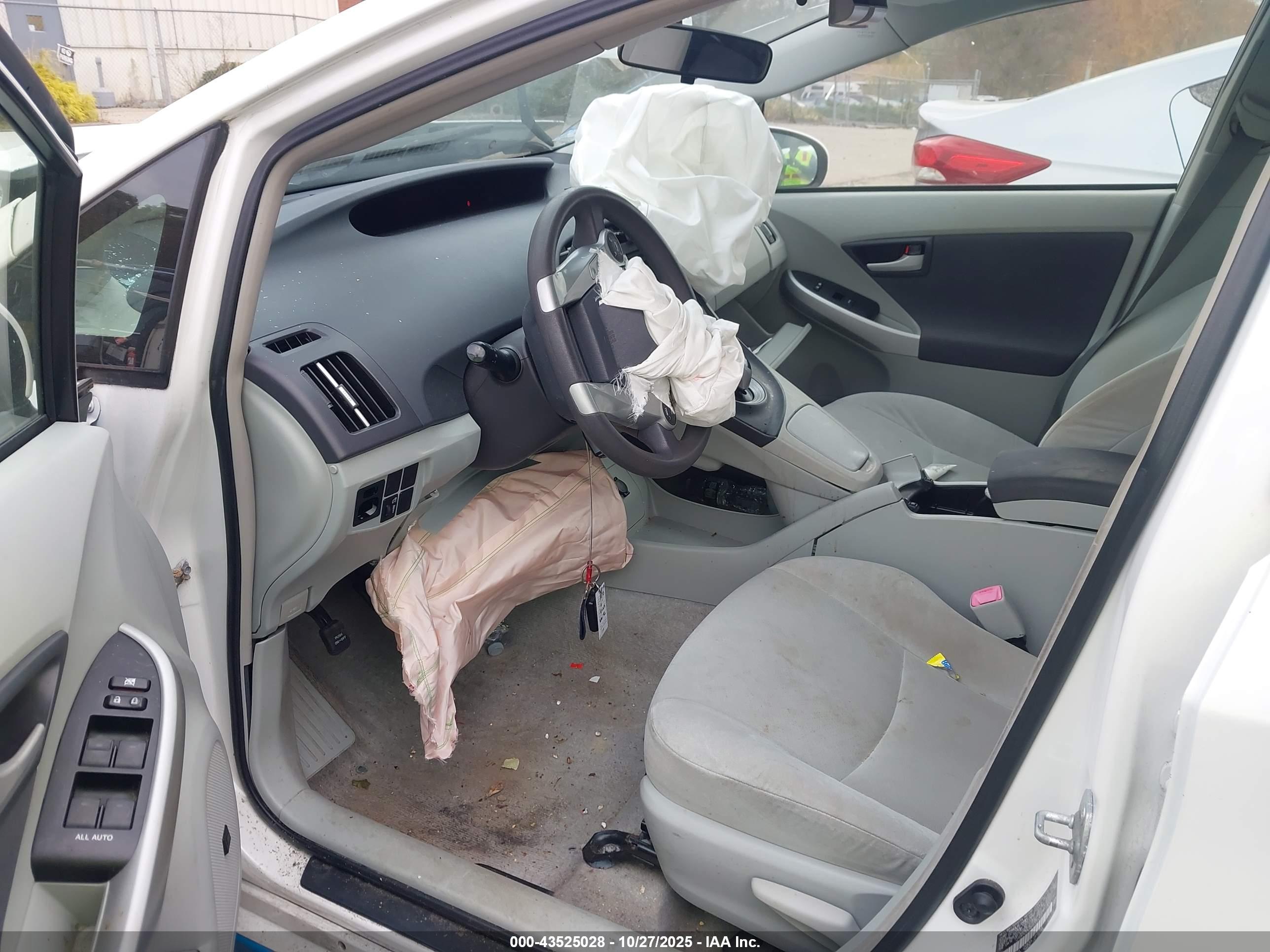 TOYOTA PRIUS image 5