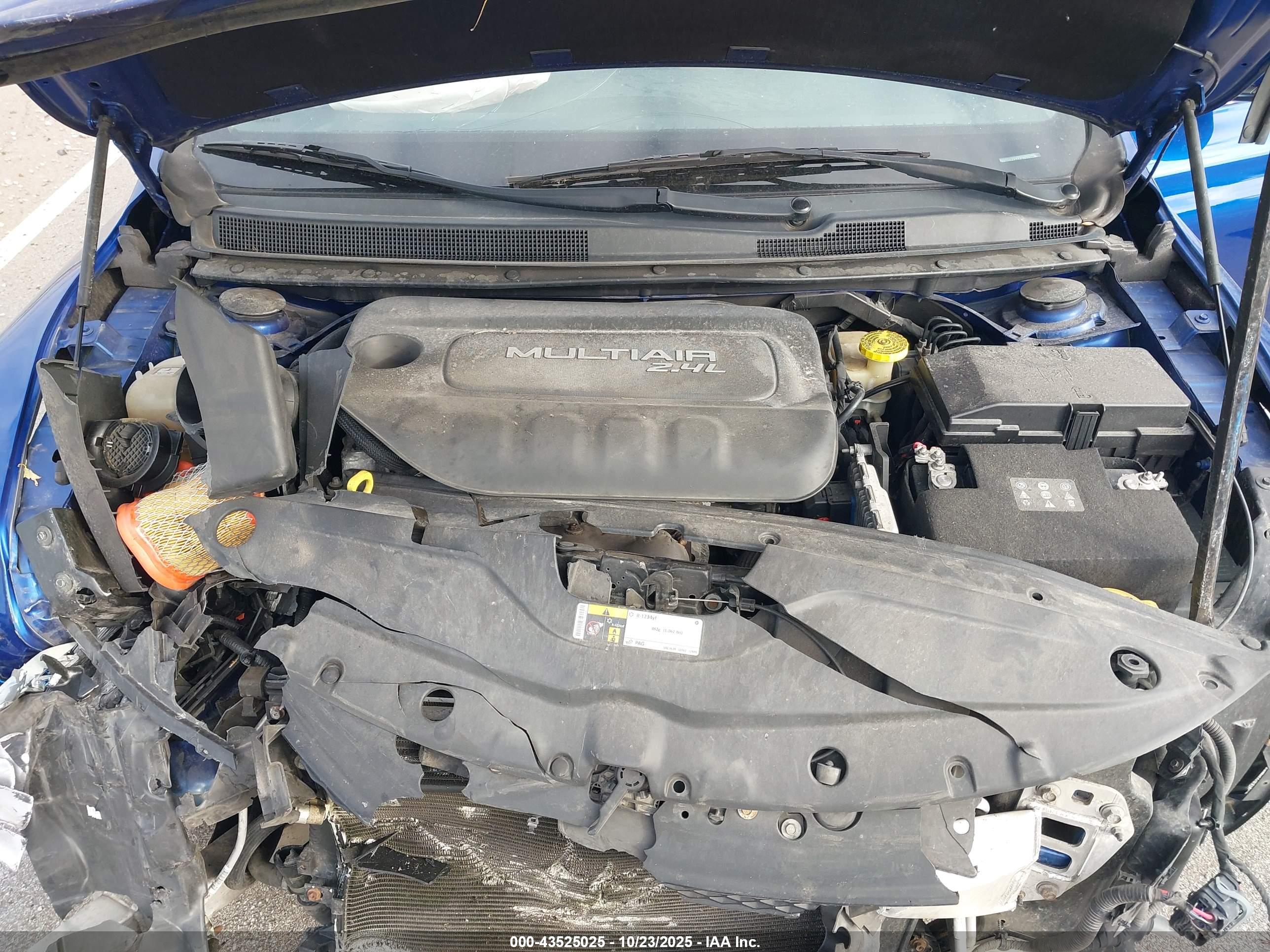 CHRYSLER 200 image 10