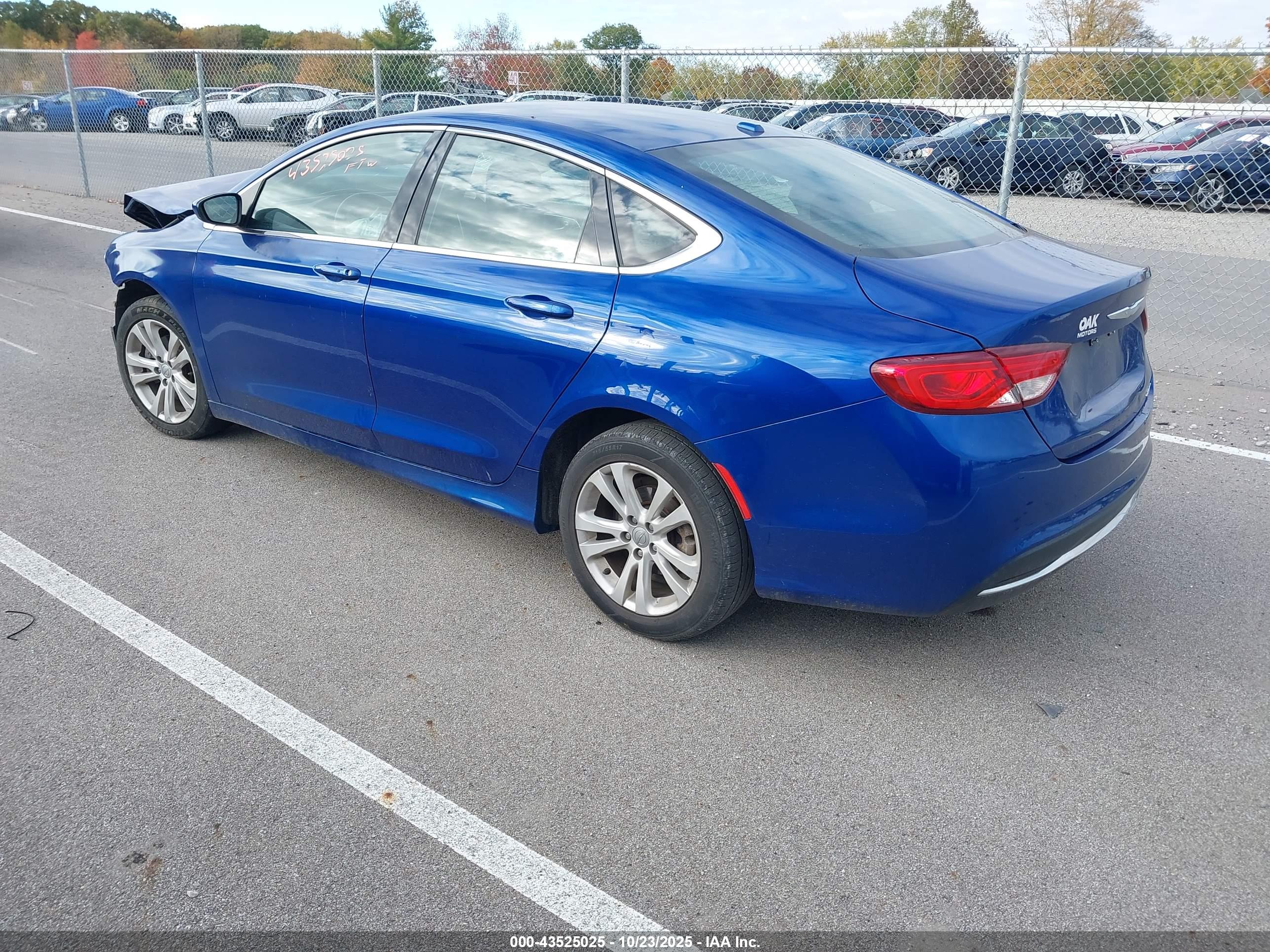 CHRYSLER 200 image 3