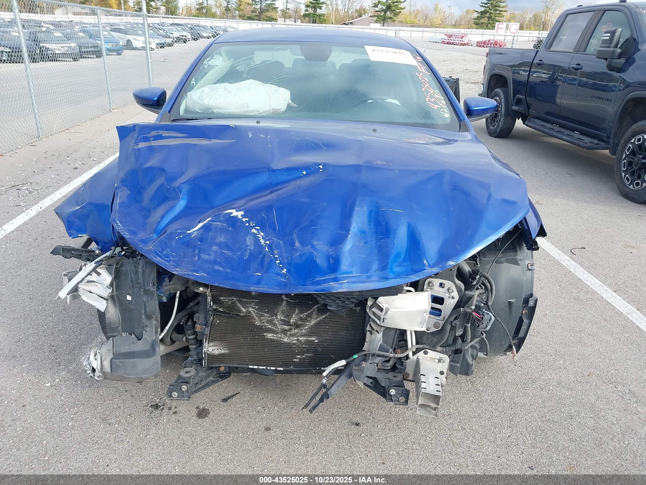 CHRYSLER 200 image 6