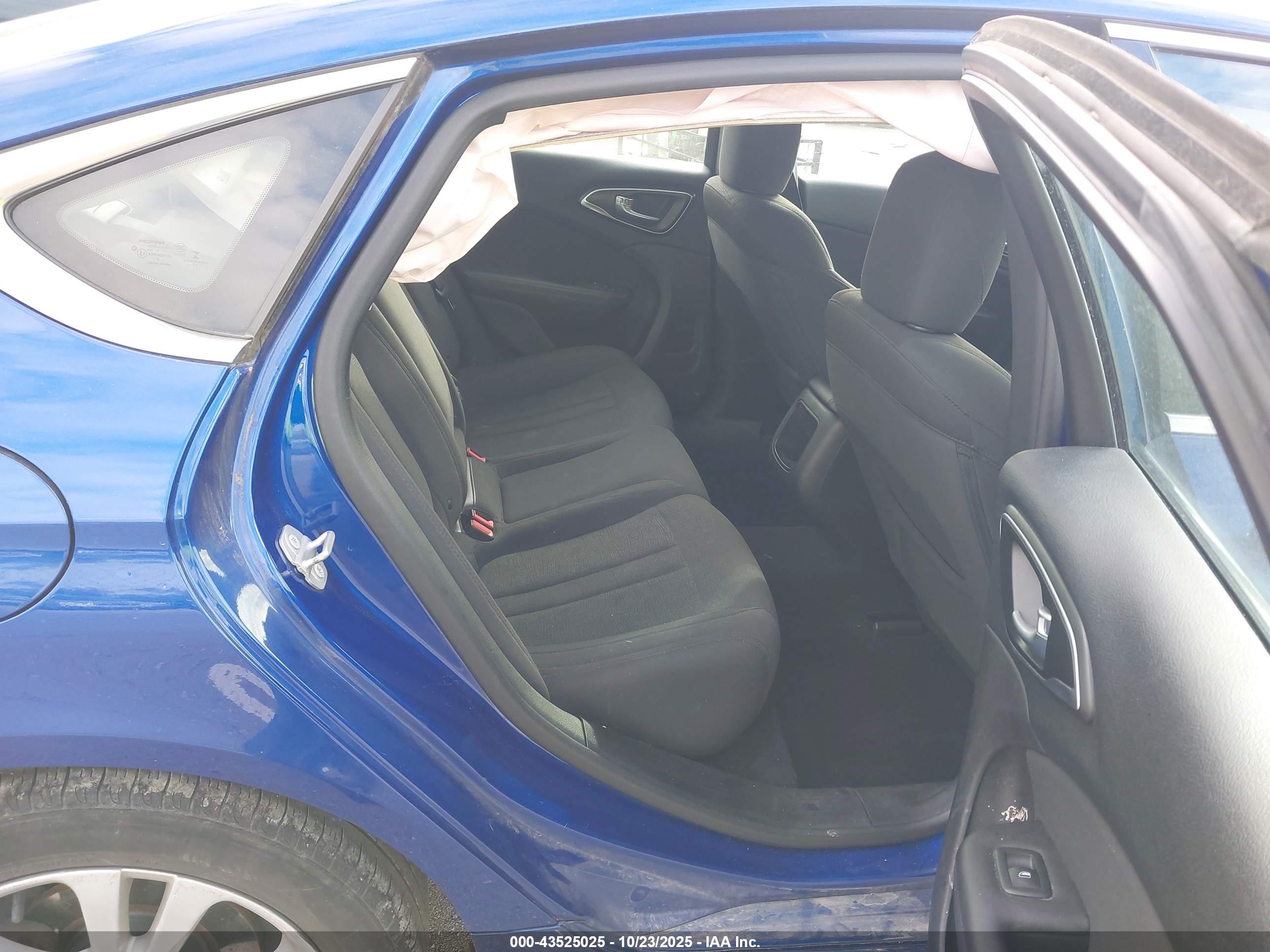 CHRYSLER 200 image 8