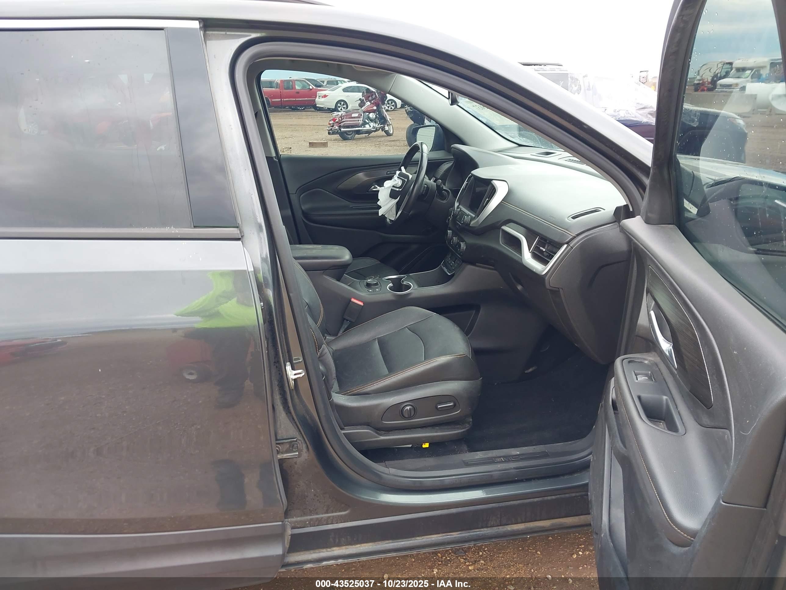 GMC TERRAIN image 5