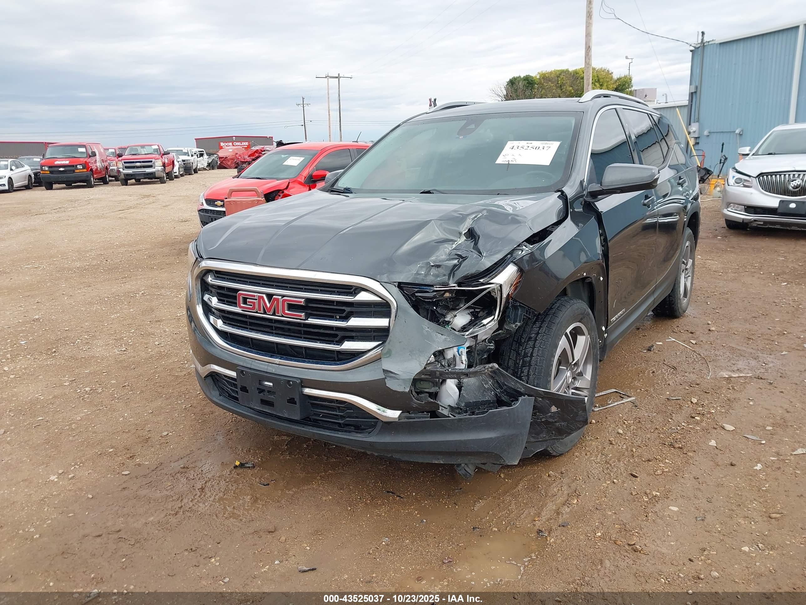 GMC TERRAIN image 6