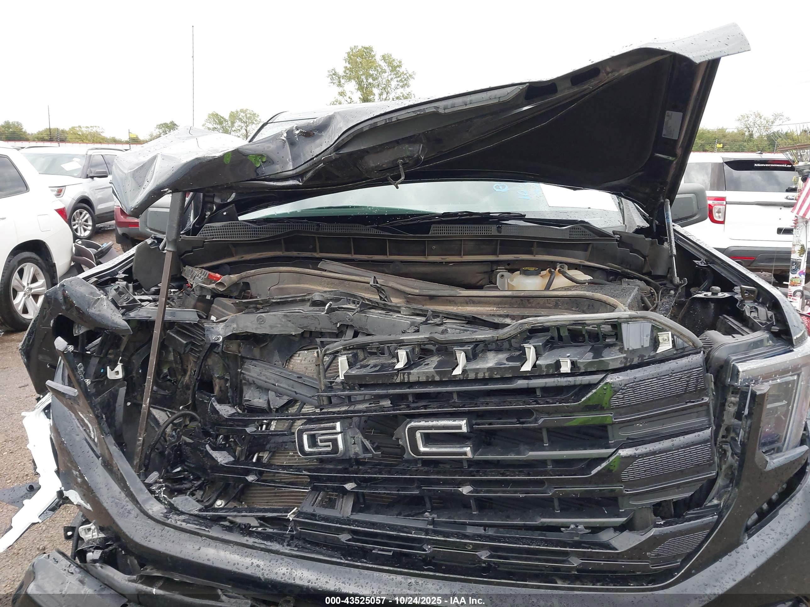 GMC SIERRA image 10
