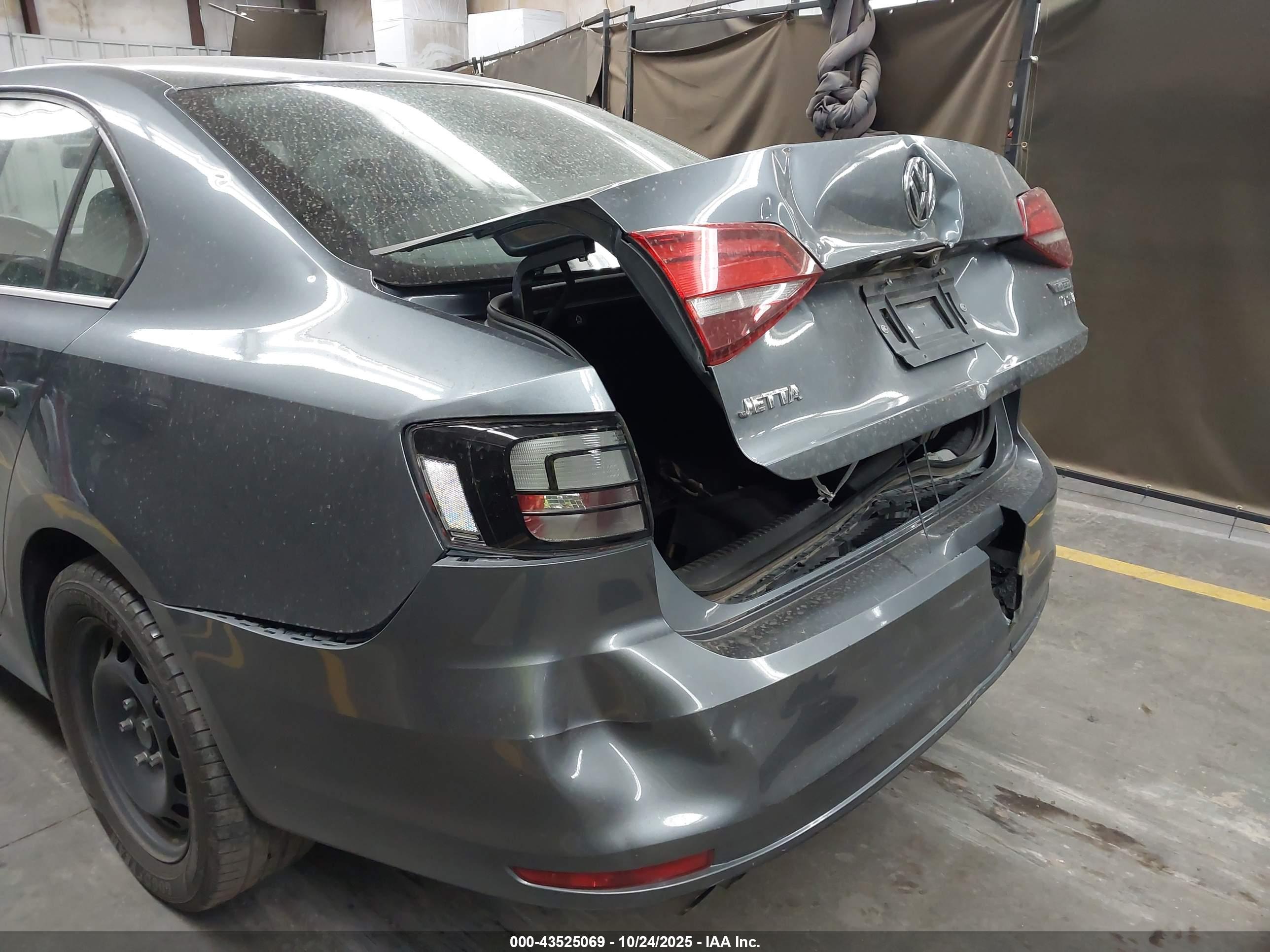 VOLKSWAGEN JETTA image 6