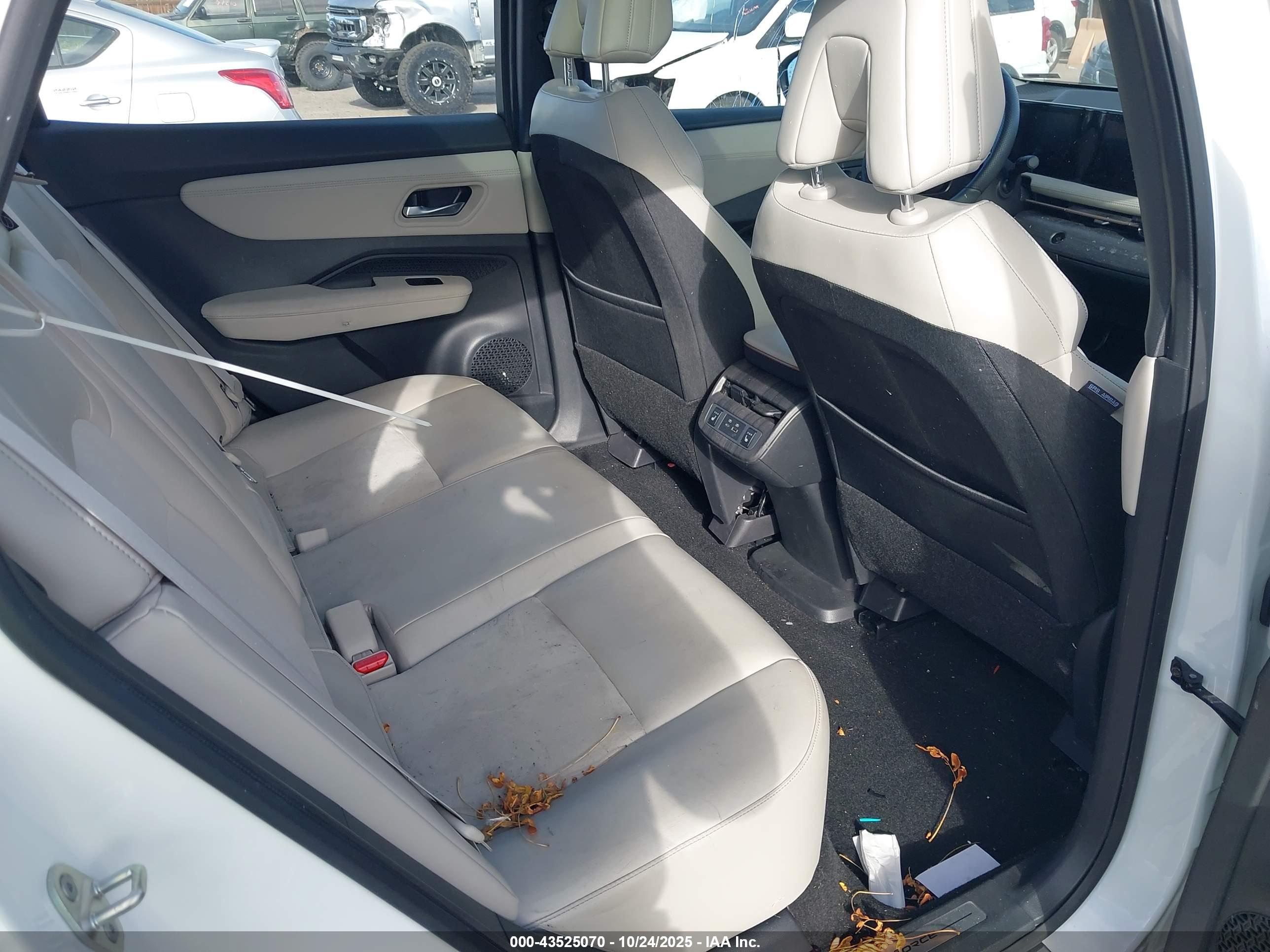 NISSAN ARIYA image 8
