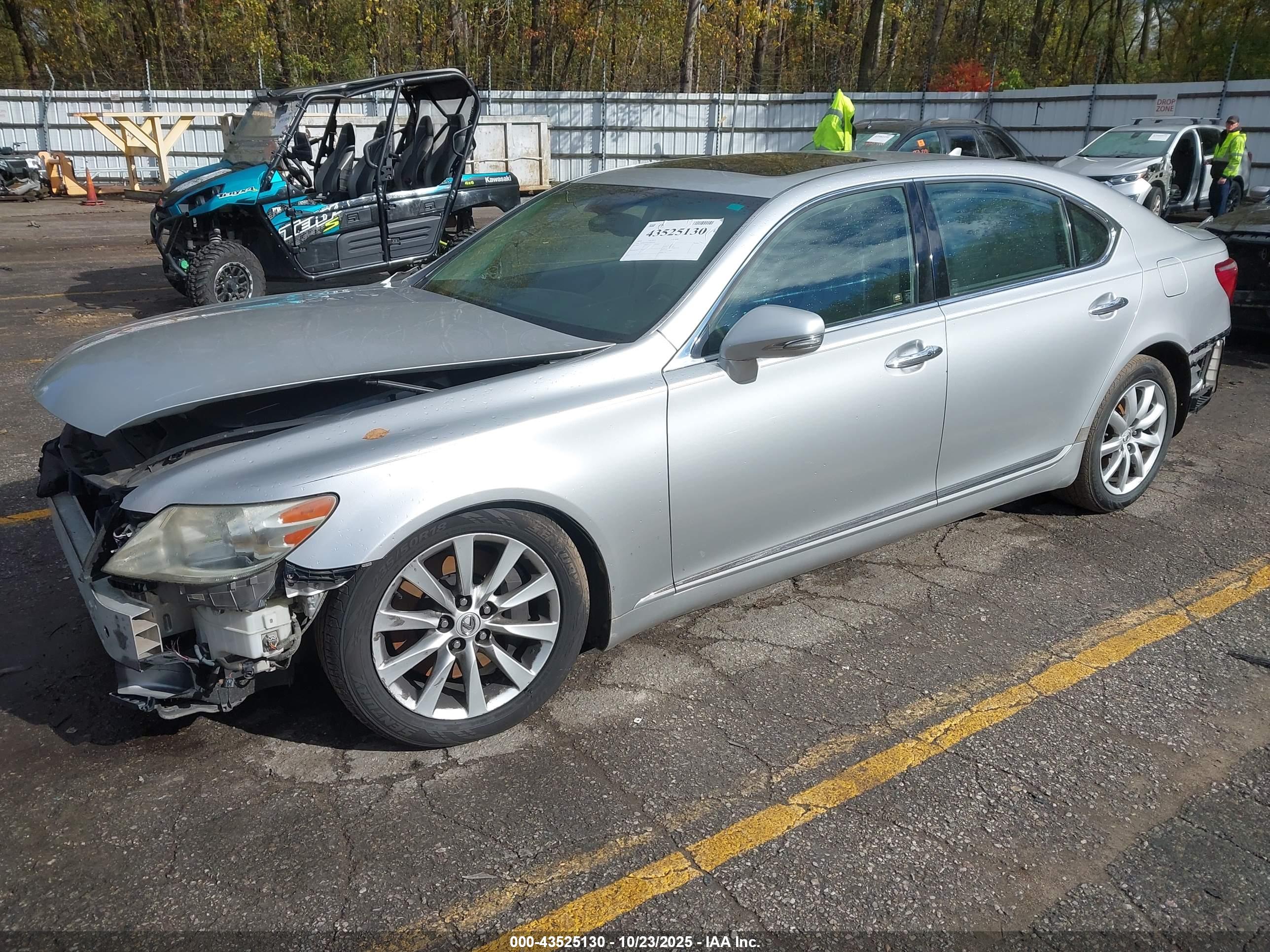 LEXUS LS image 2
