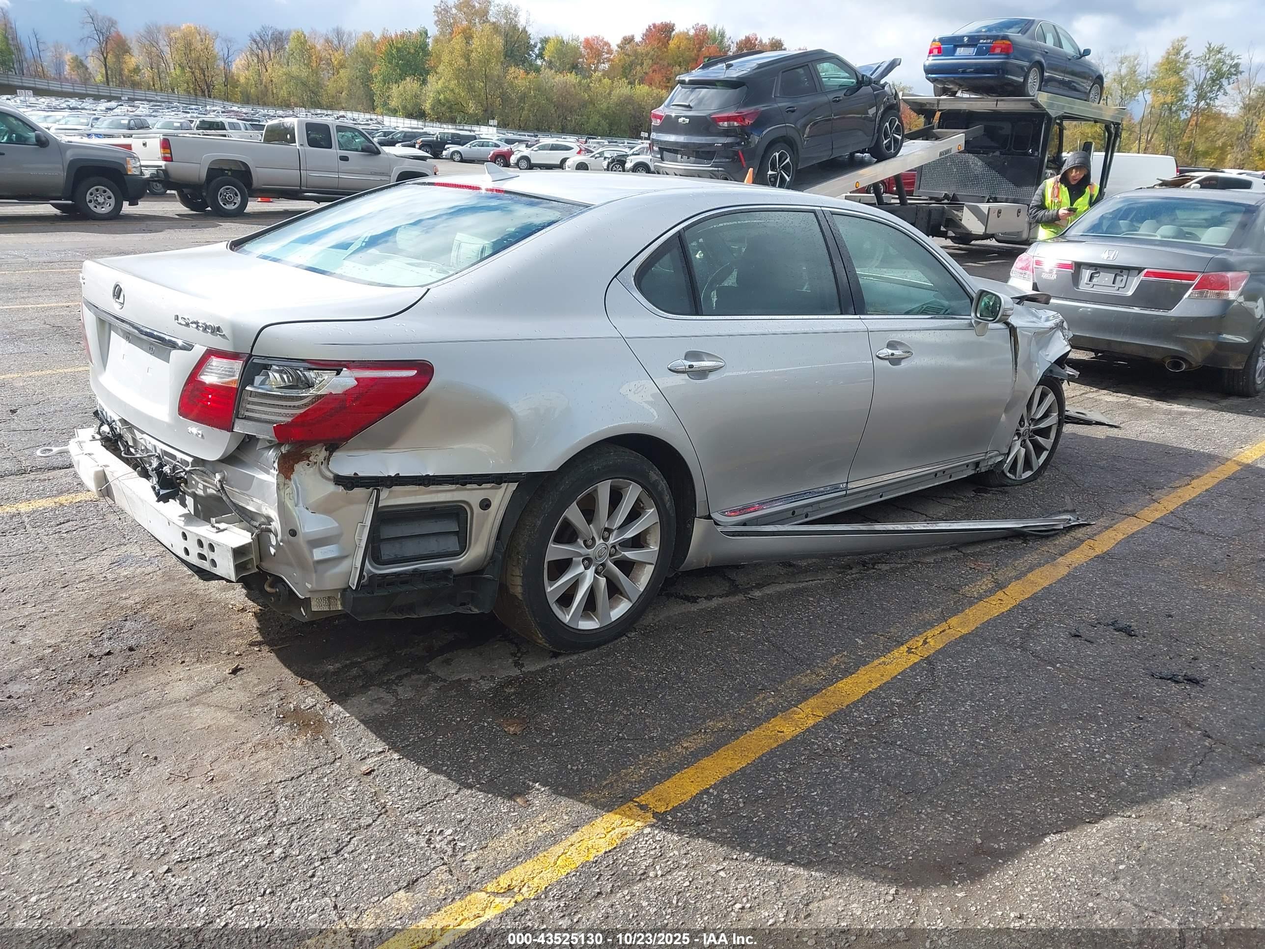 LEXUS LS image 4