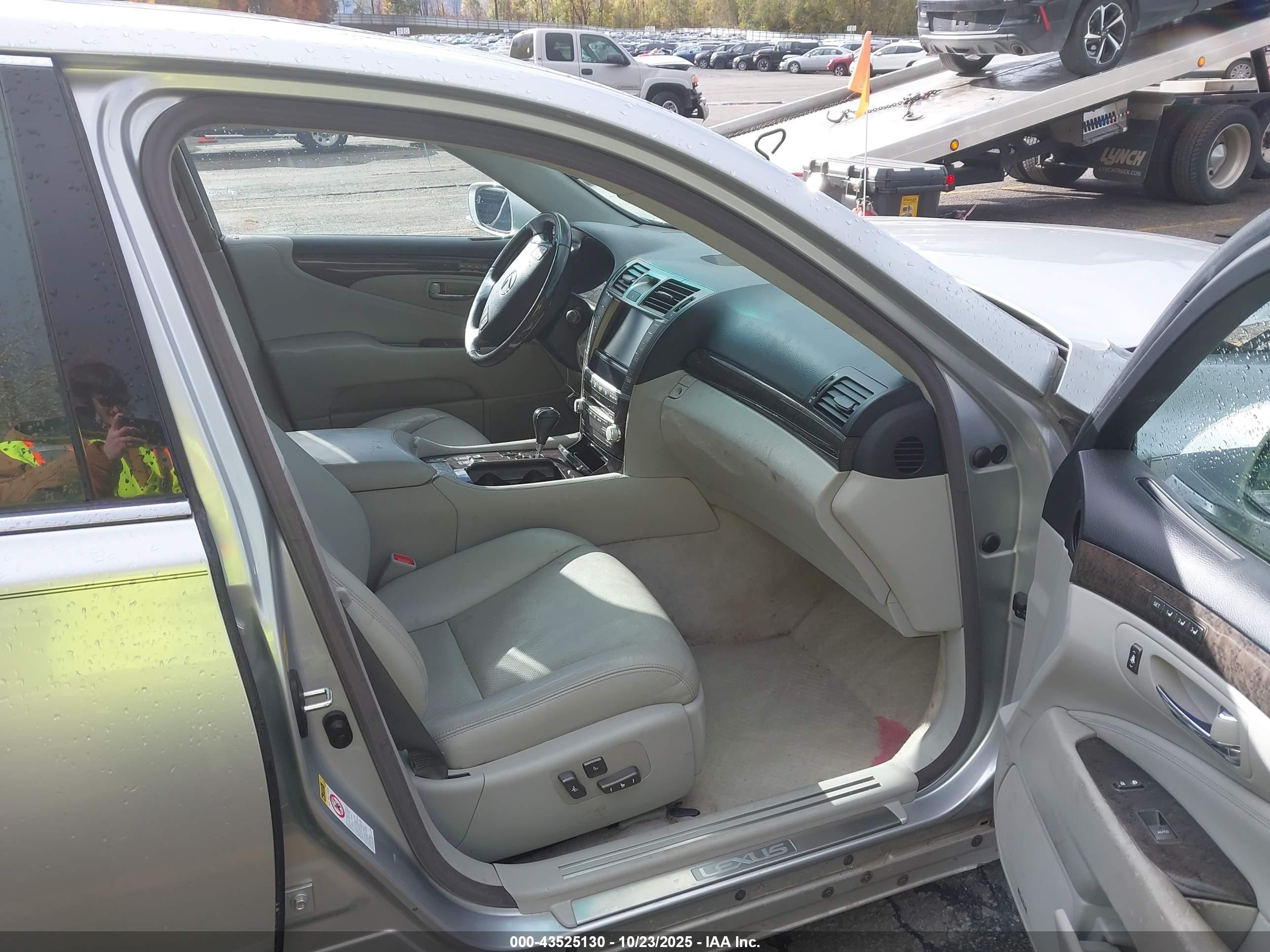 LEXUS LS image 5