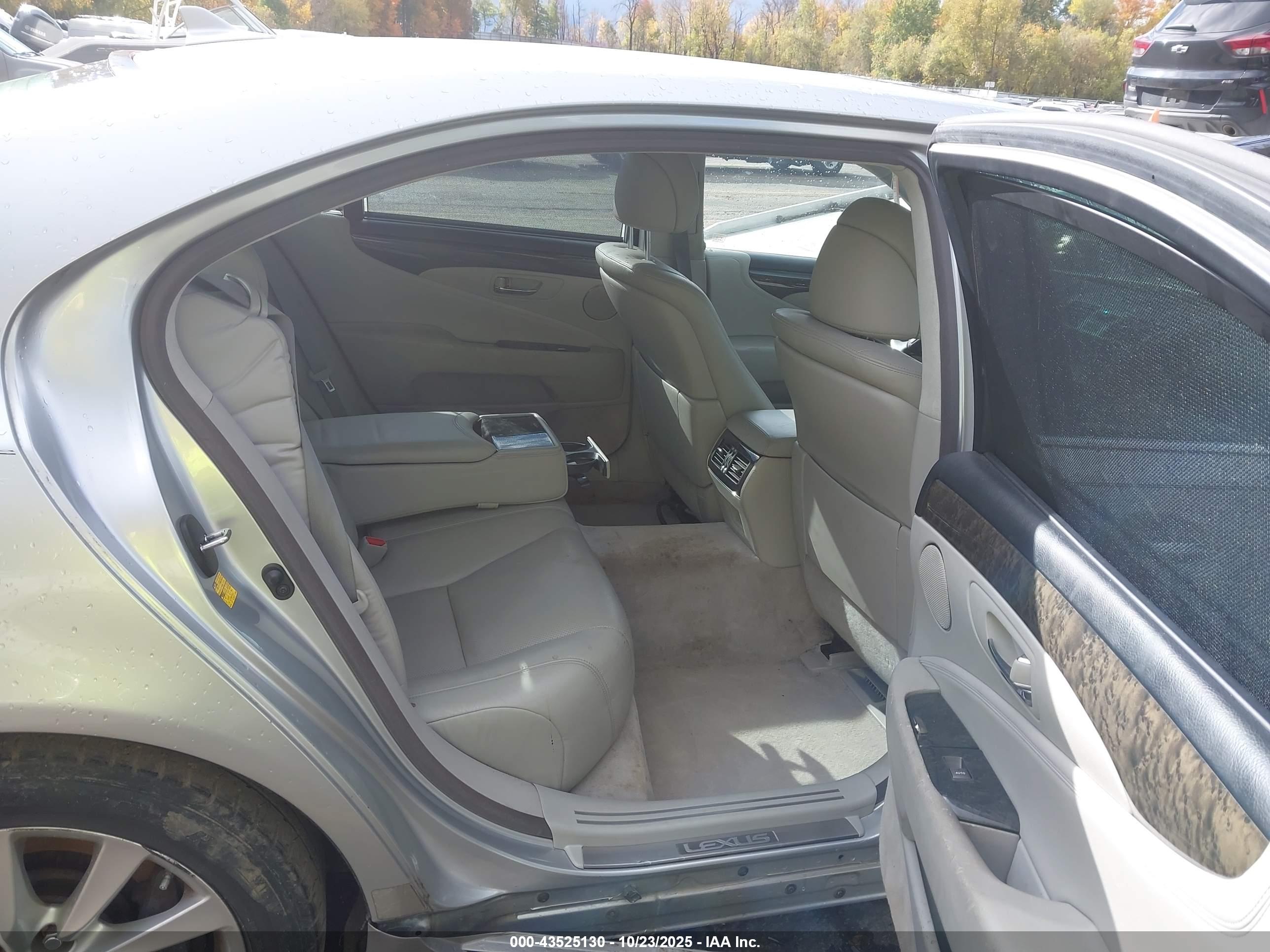 LEXUS LS image 8
