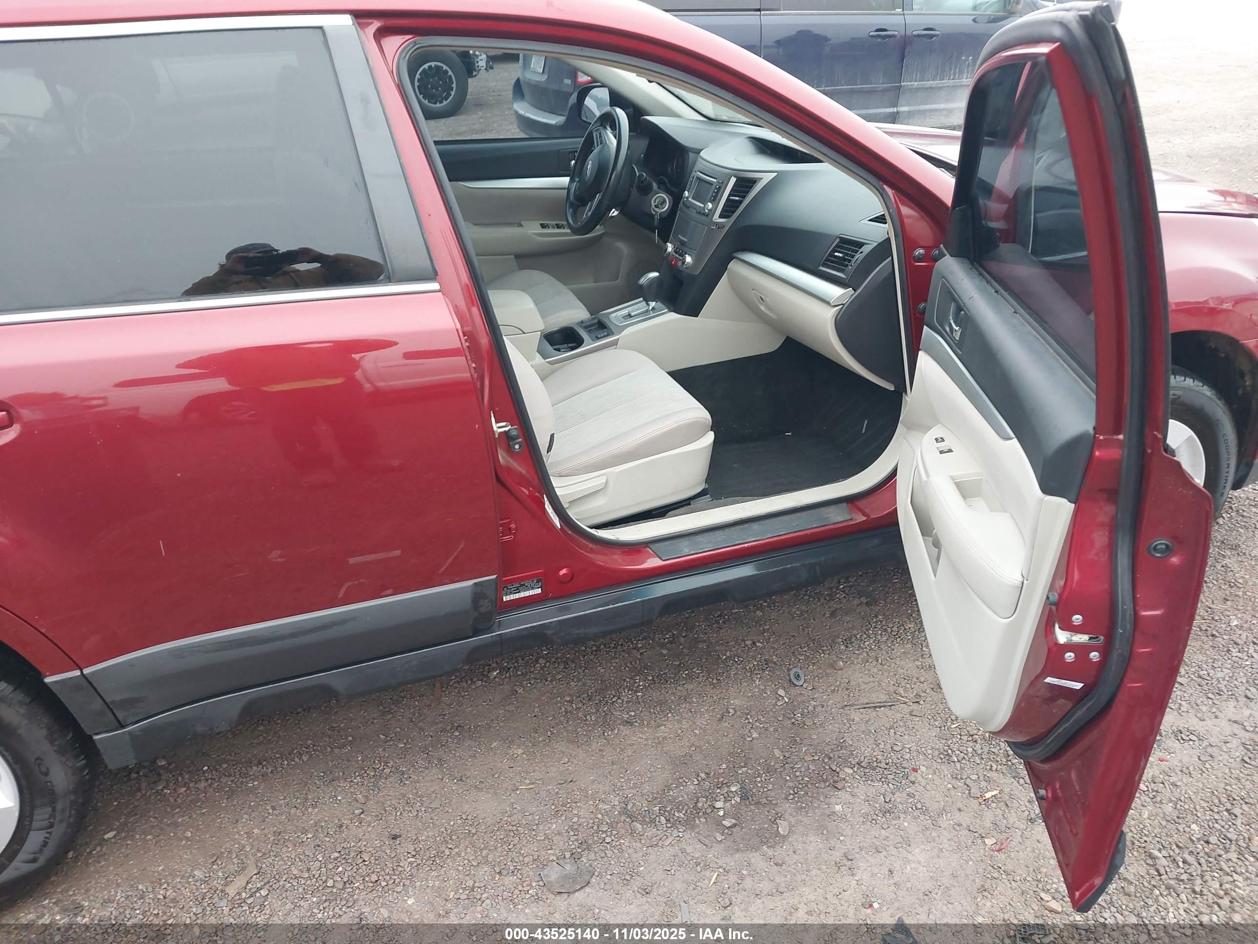 SUBARU OUTBACK image 5