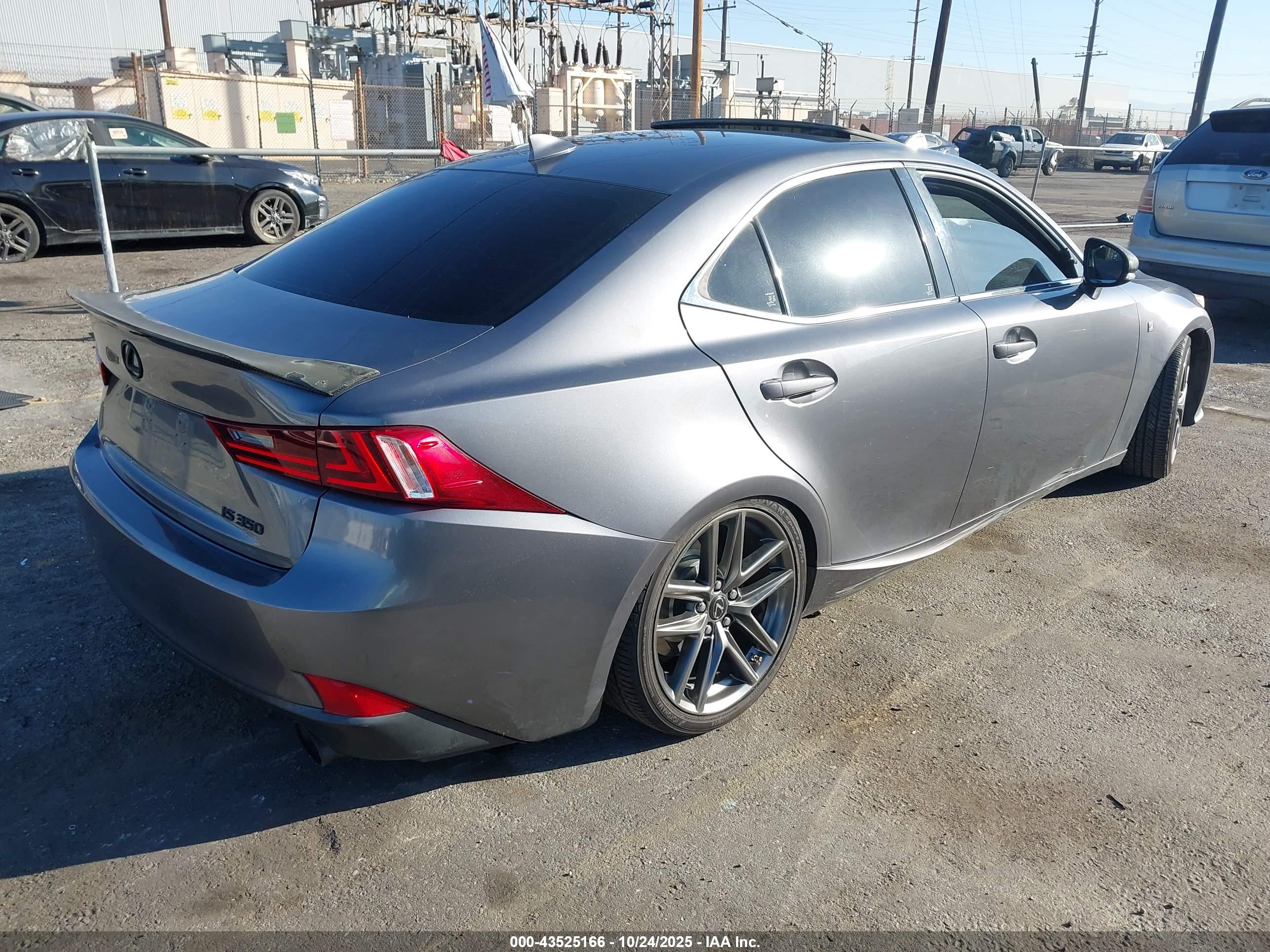 LEXUS IS image 4