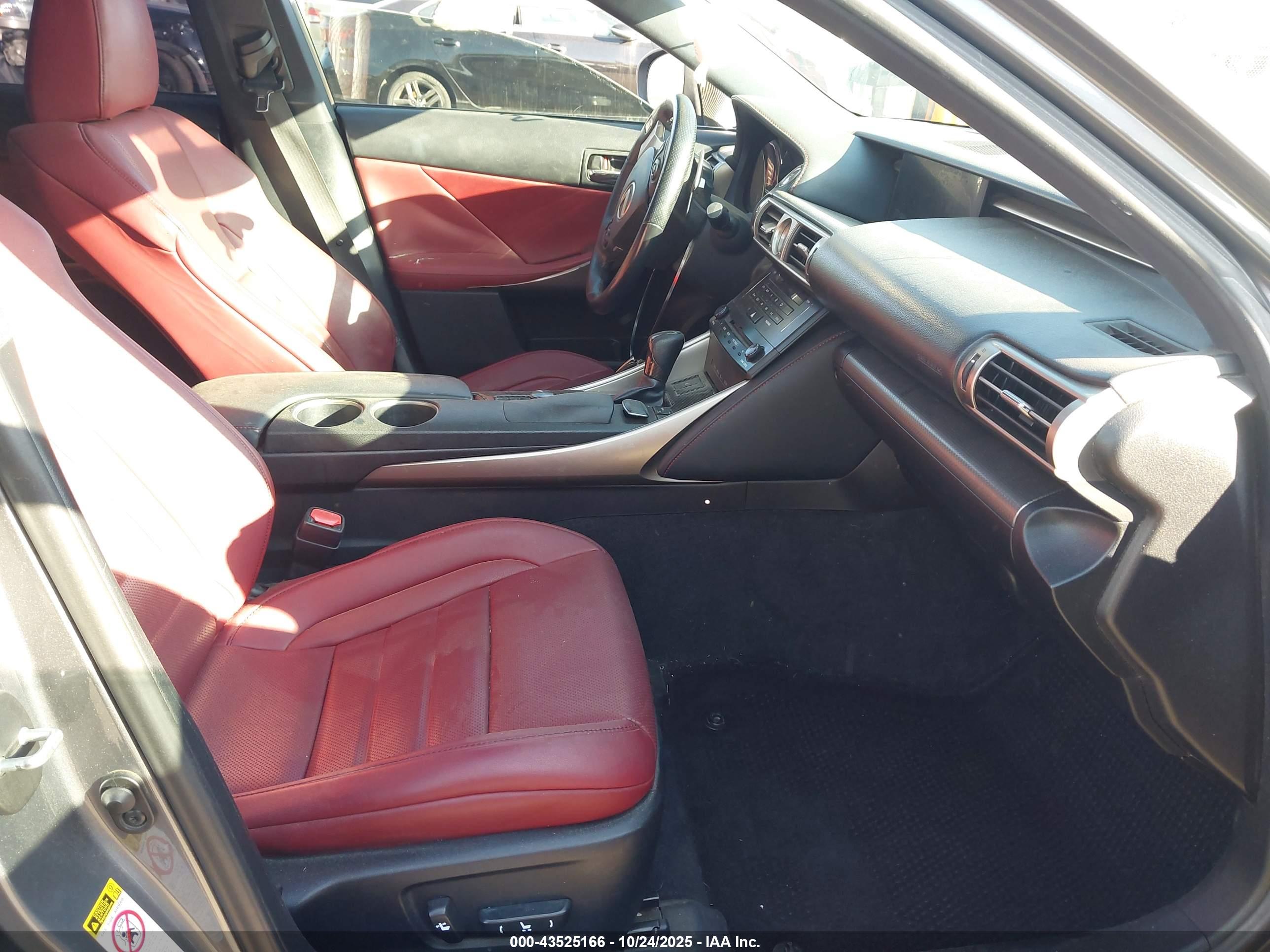 LEXUS IS image 5