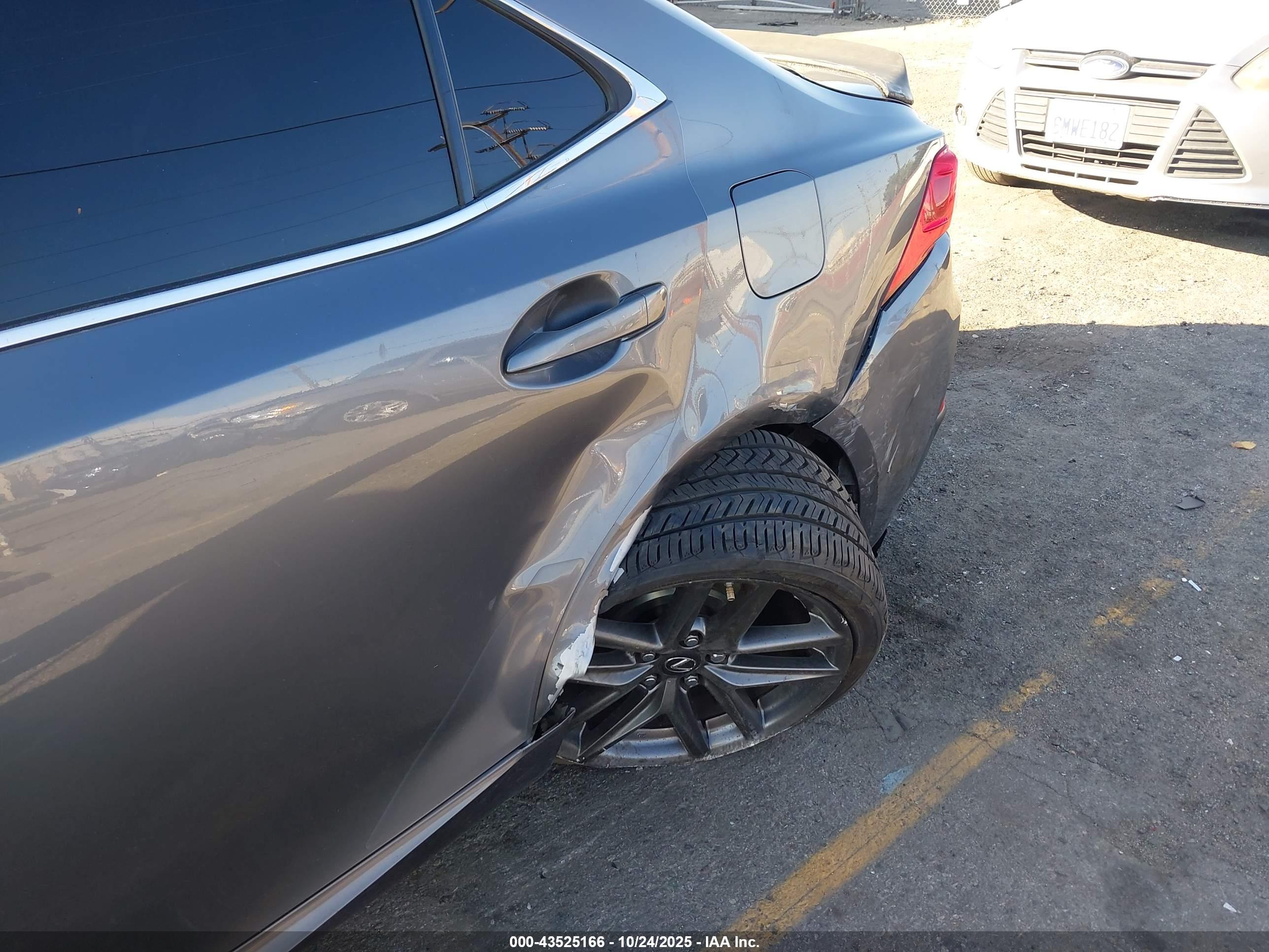 LEXUS IS image 6