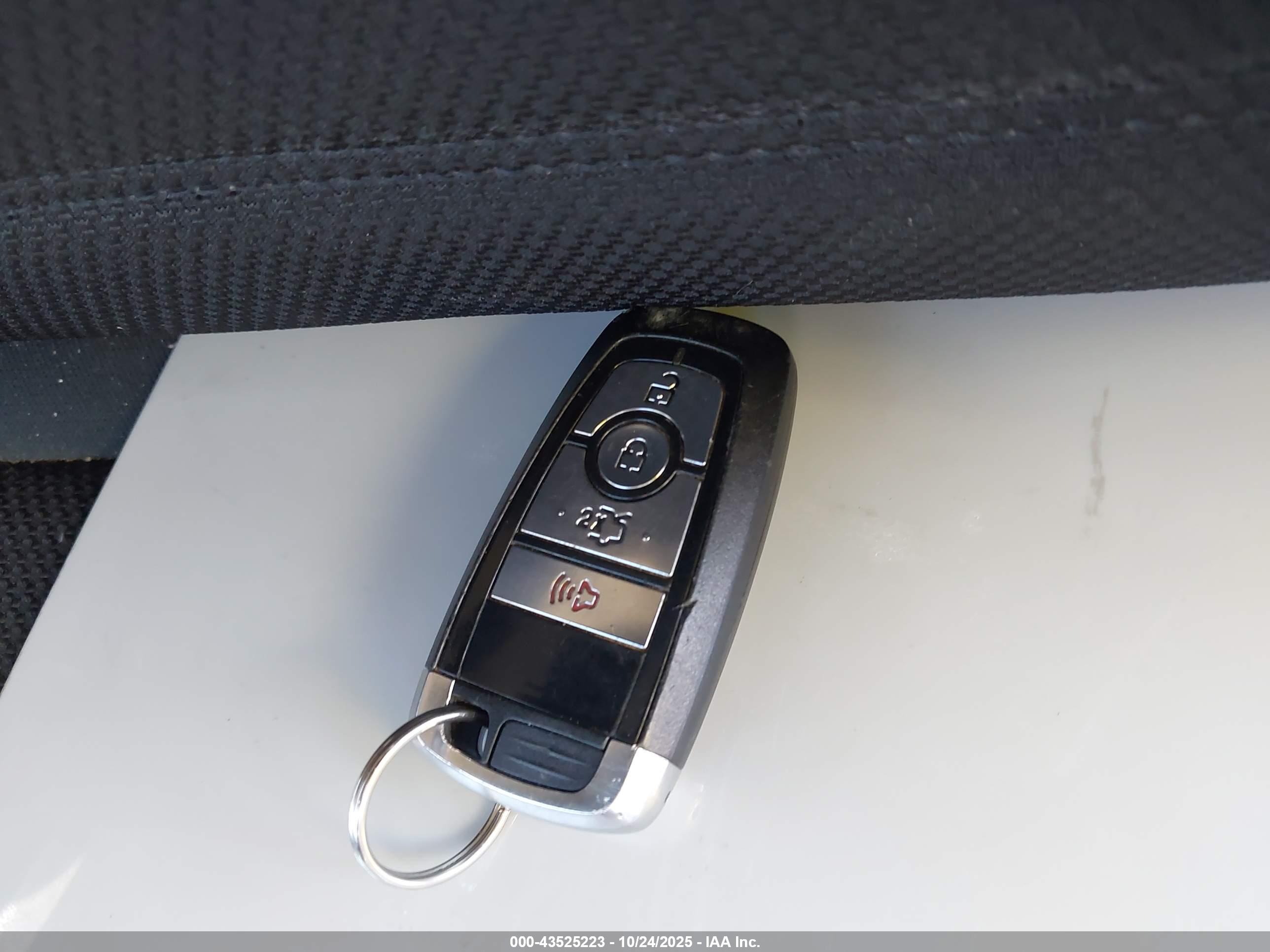 FORD FUSION image 11
