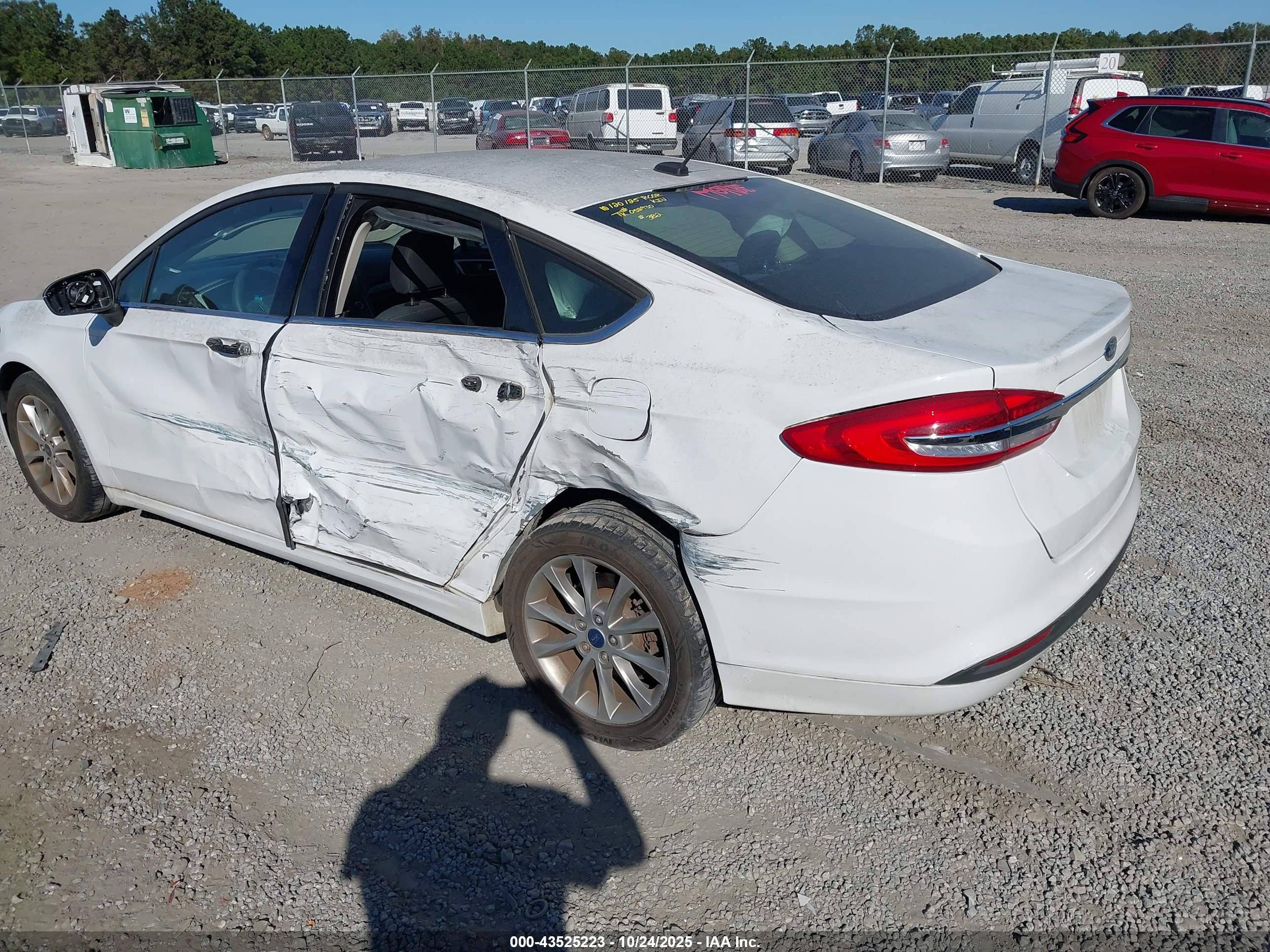 FORD FUSION image 3