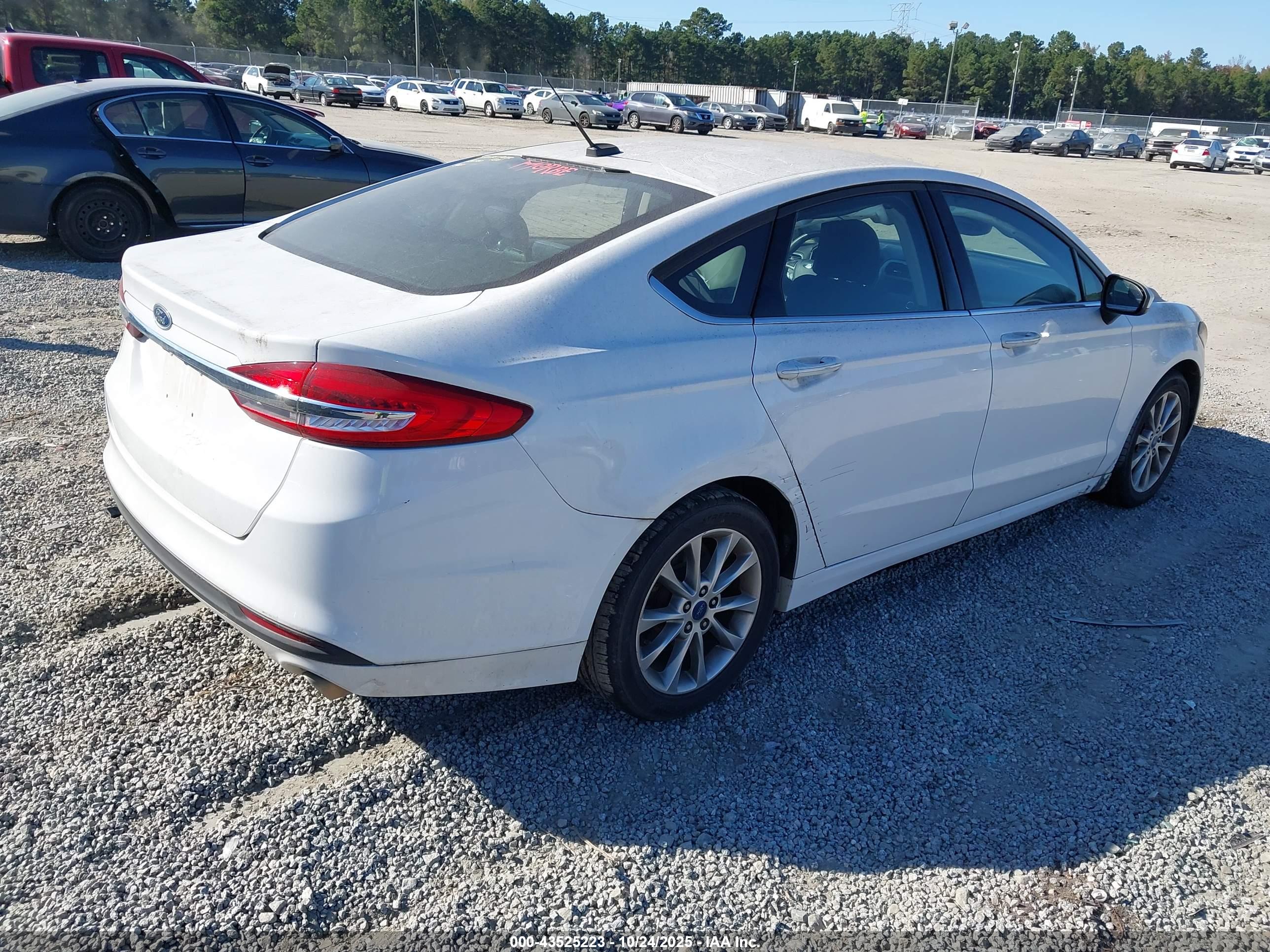 FORD FUSION image 4
