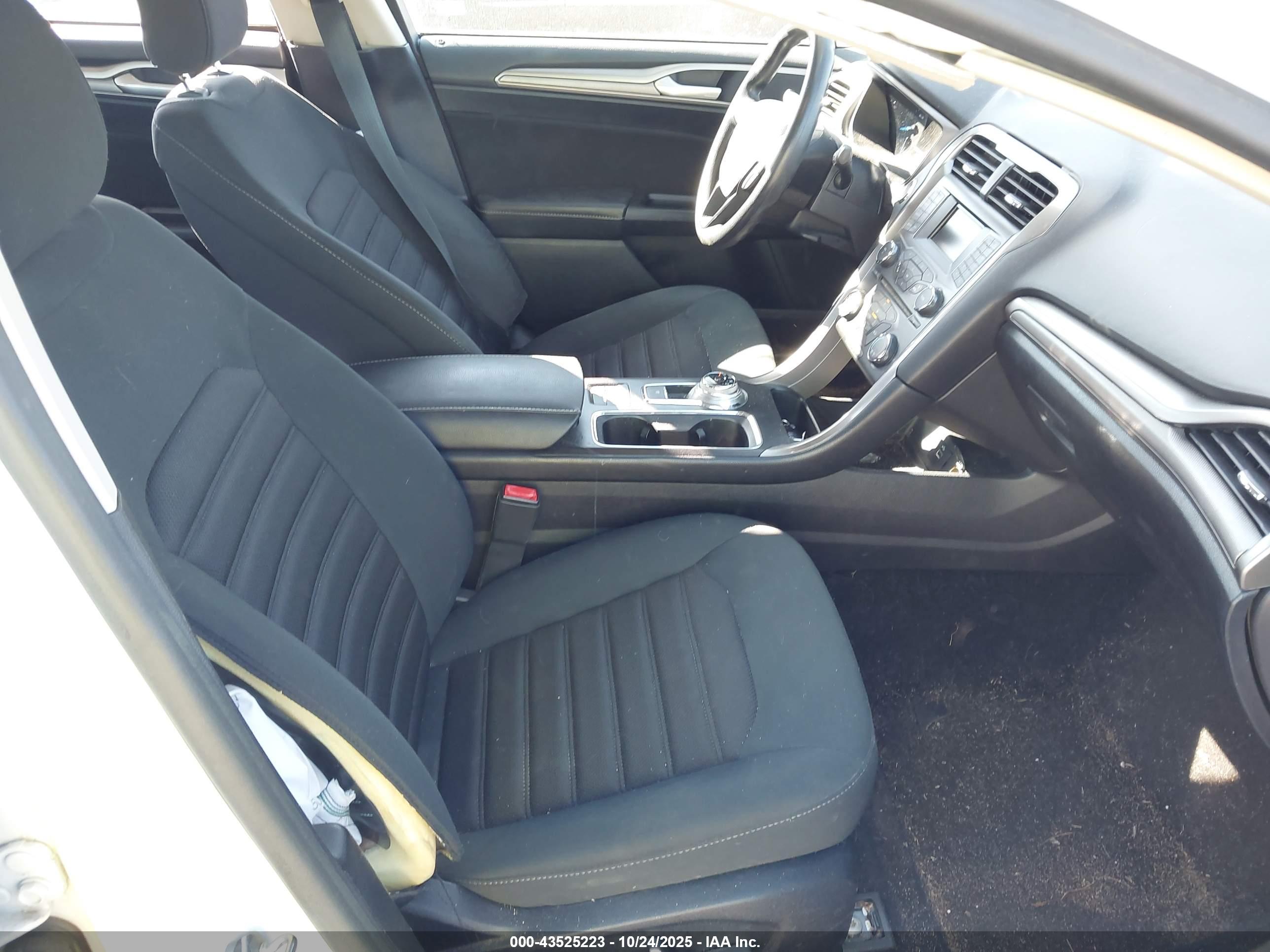 FORD FUSION image 5