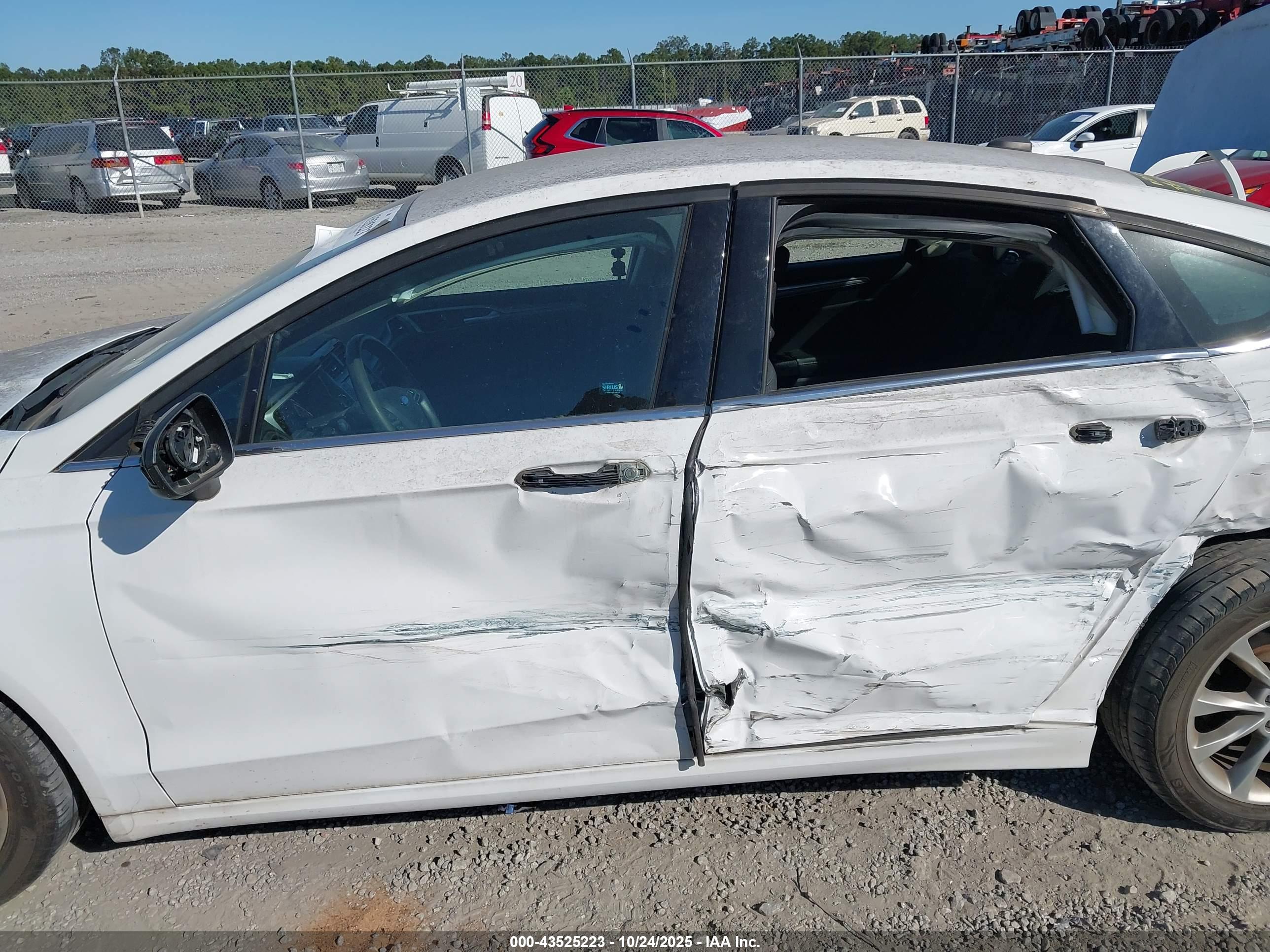 FORD FUSION image 6