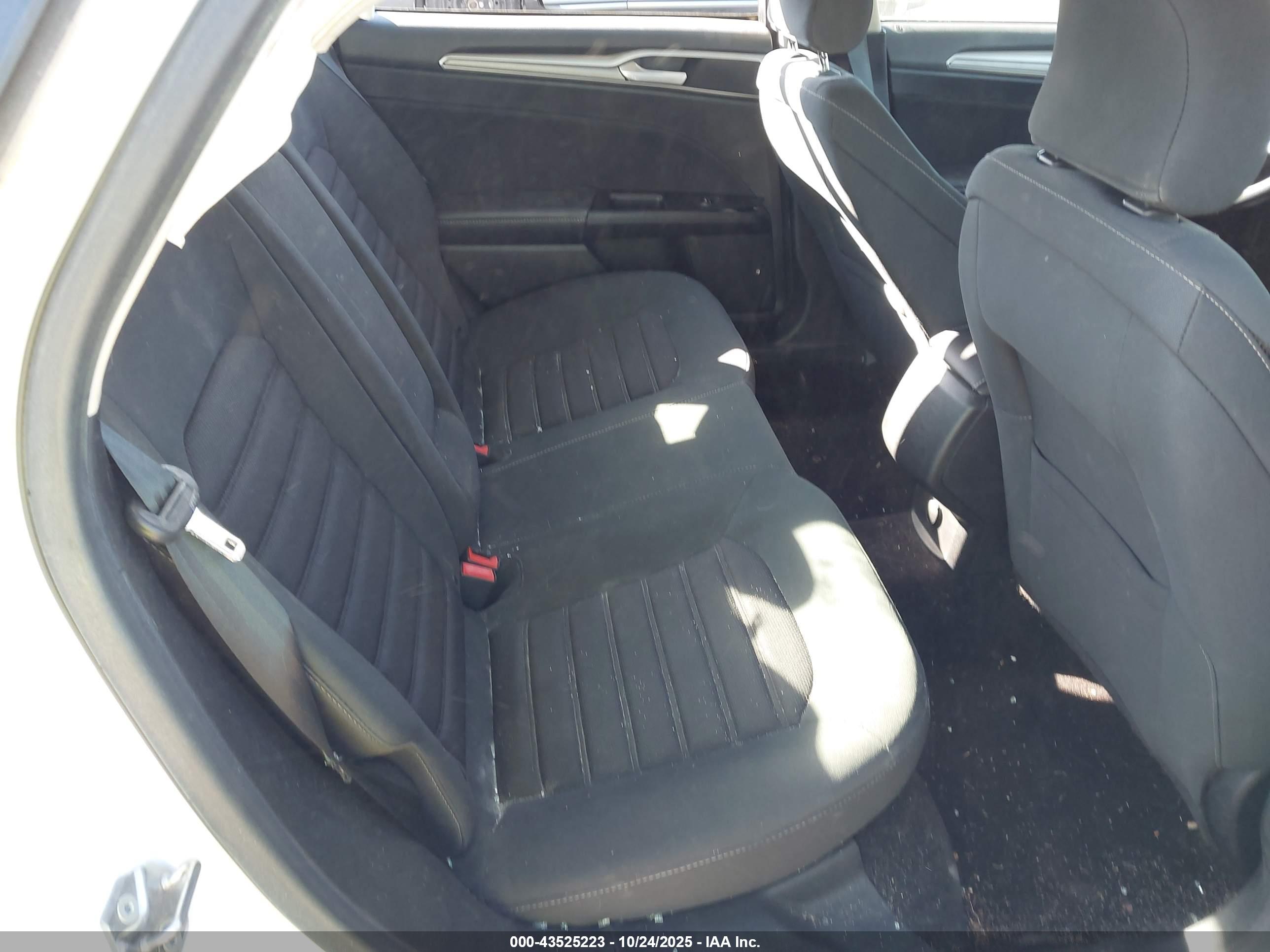 FORD FUSION image 8