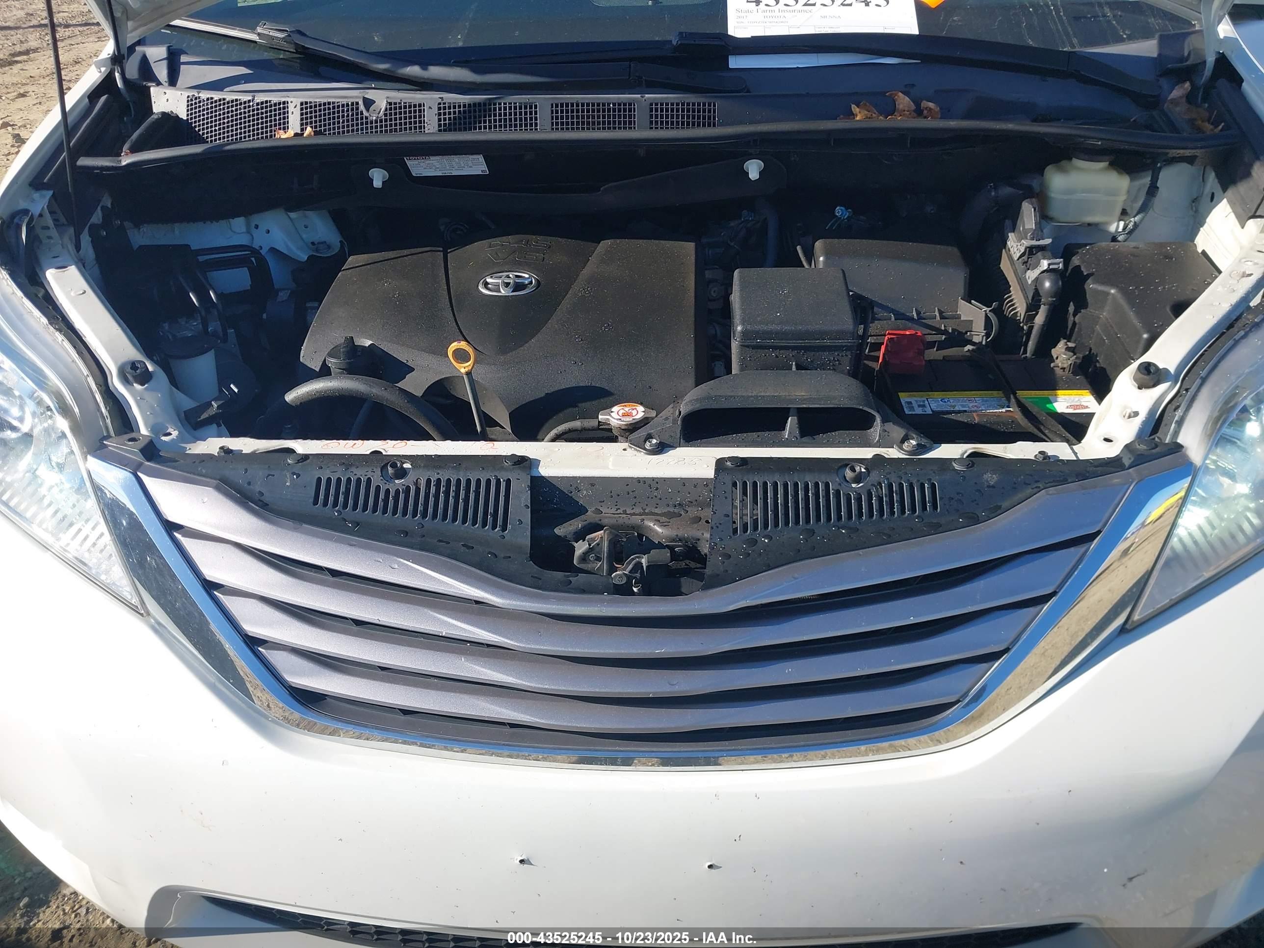TOYOTA SIENNA image 10