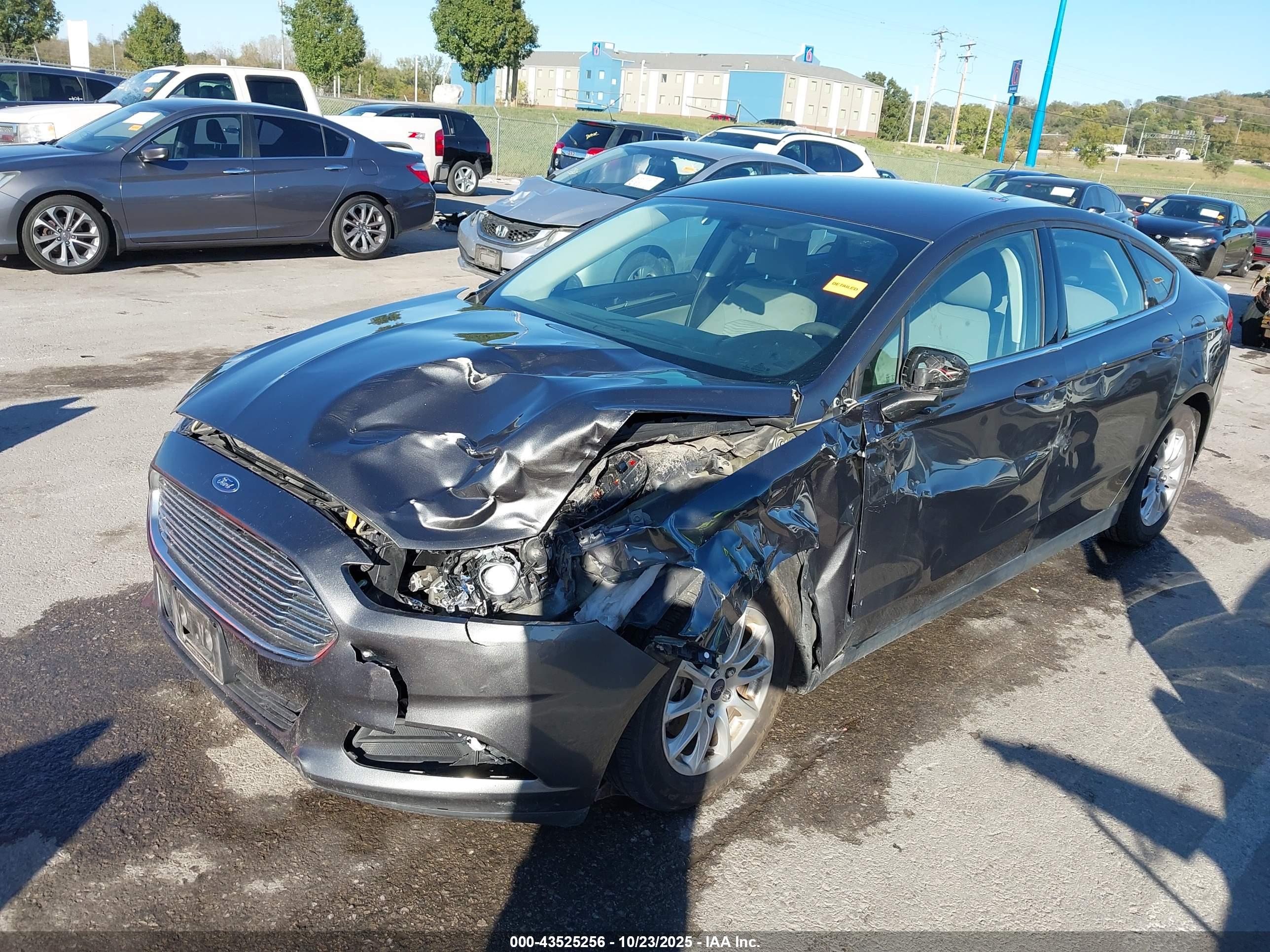 FORD FUSION image 2