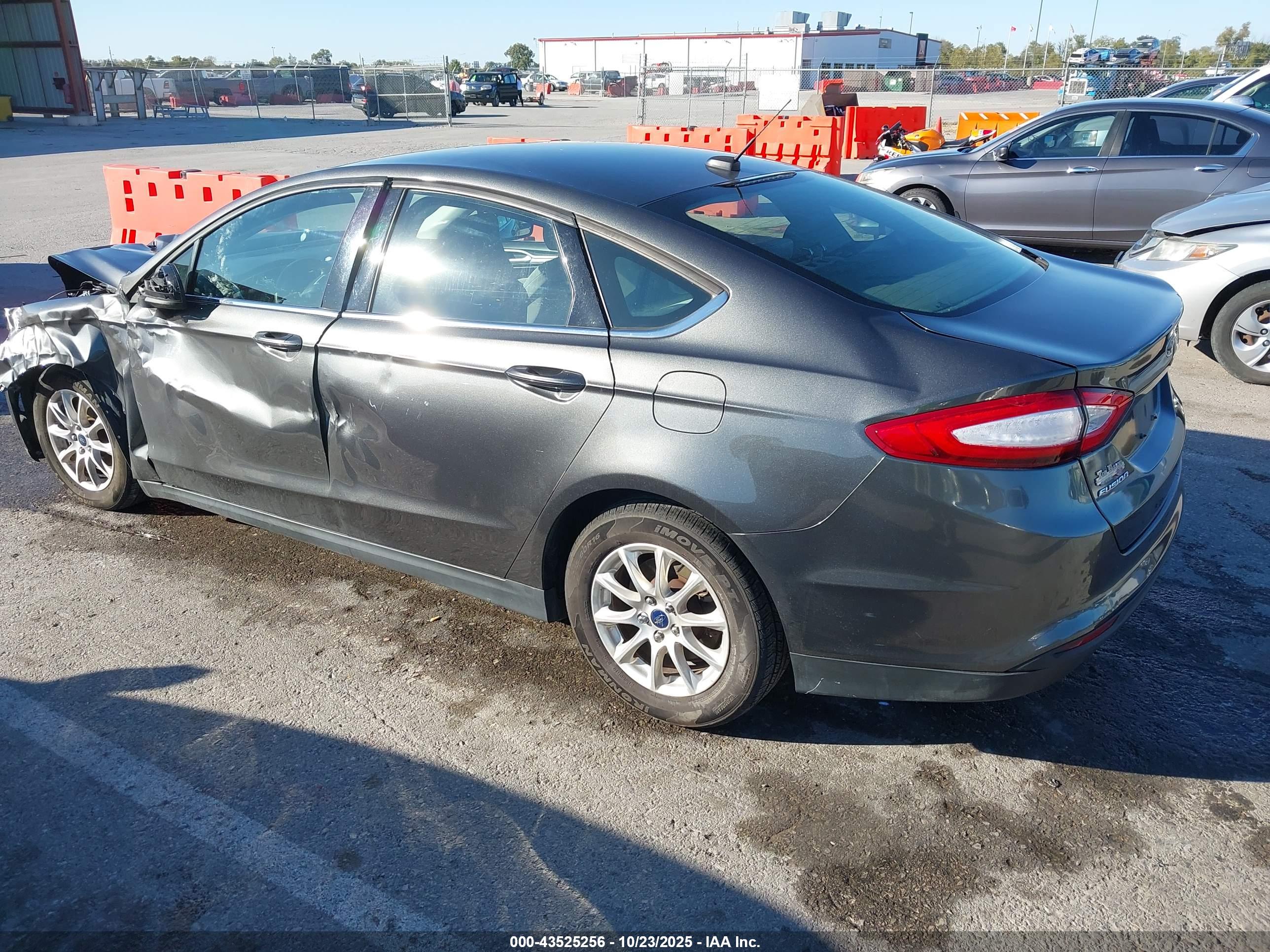 FORD FUSION image 3