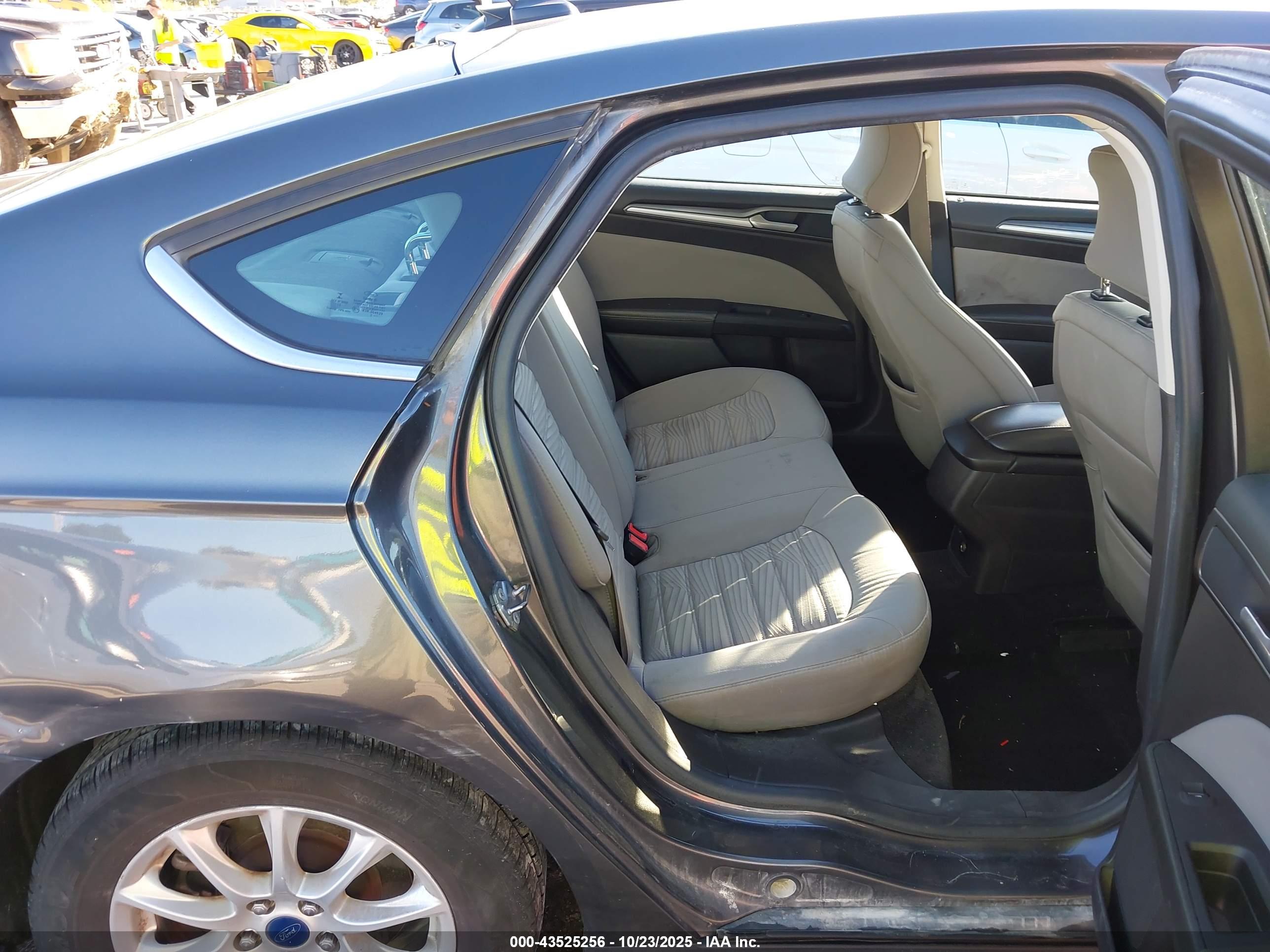 FORD FUSION image 8