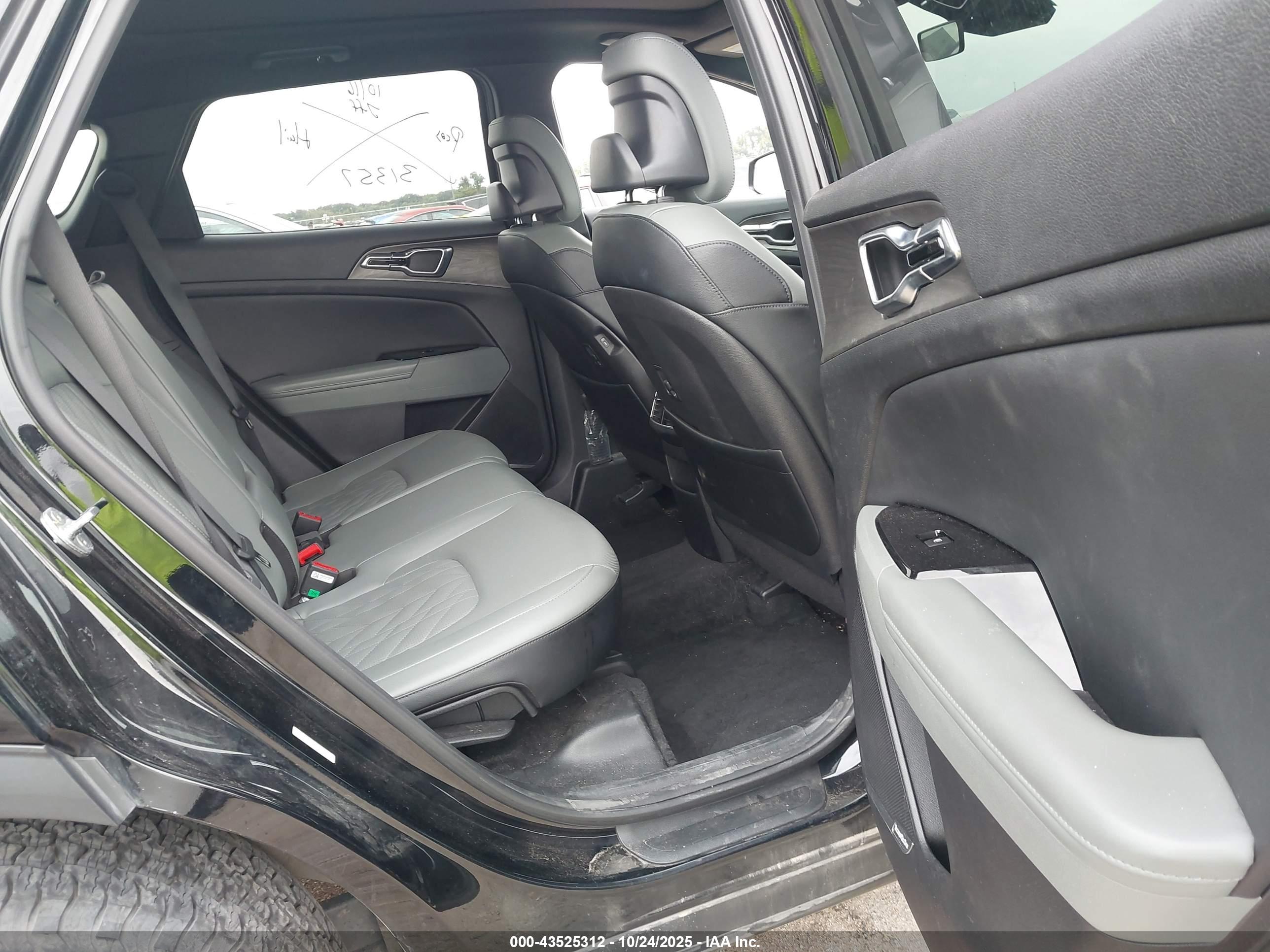 KIA SPORTAGE image 8