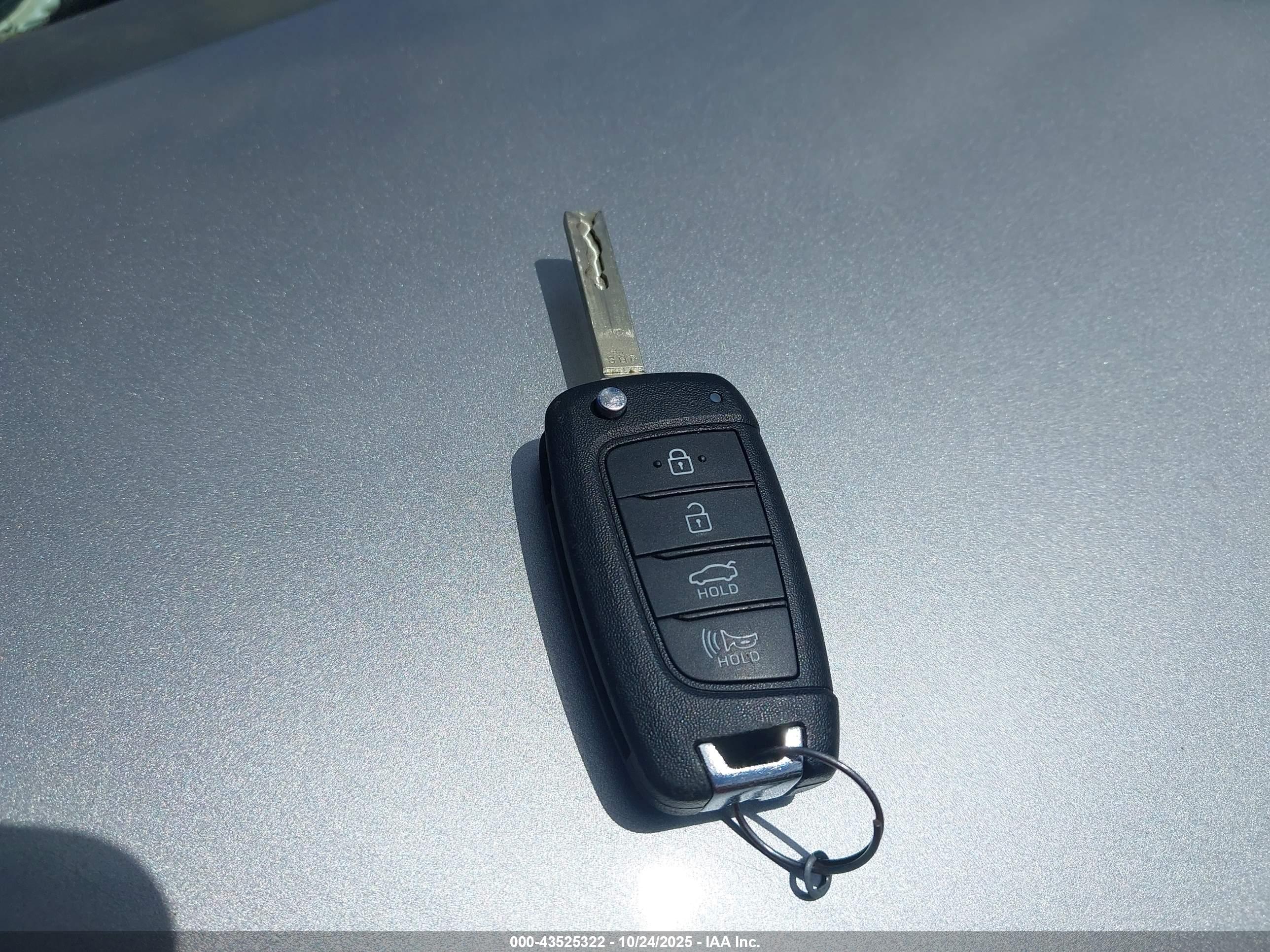 HYUNDAI ELANTRA image 11